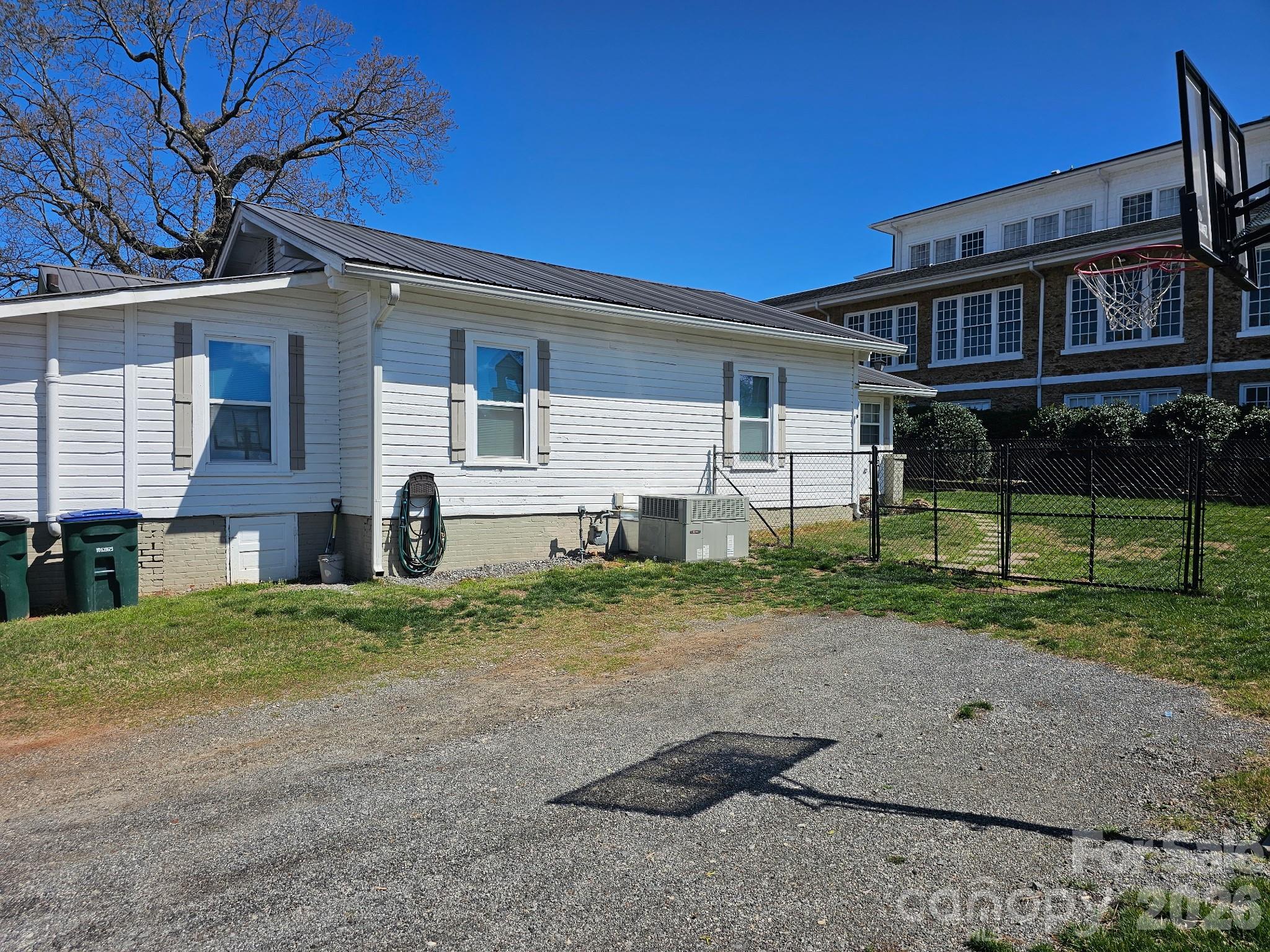 213 Colombo Street NW — Valdese