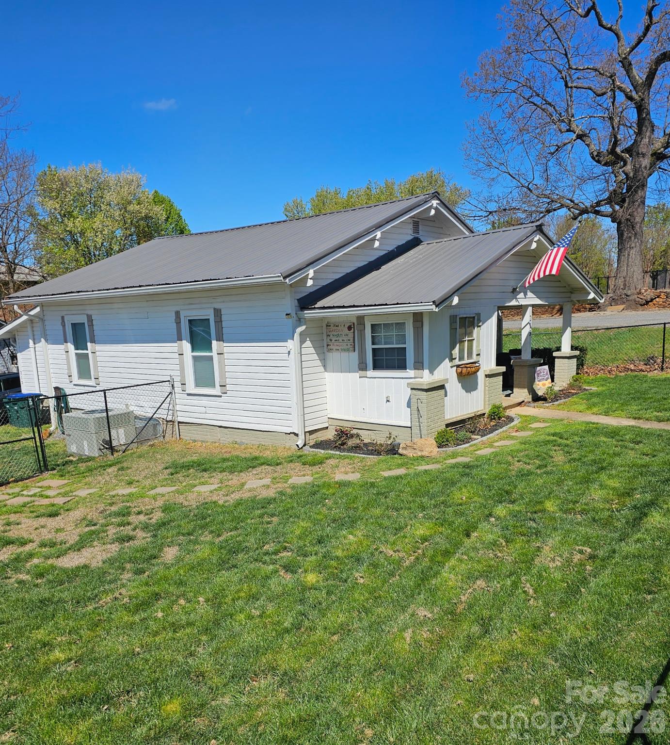 213 Colombo Street NW — Valdese