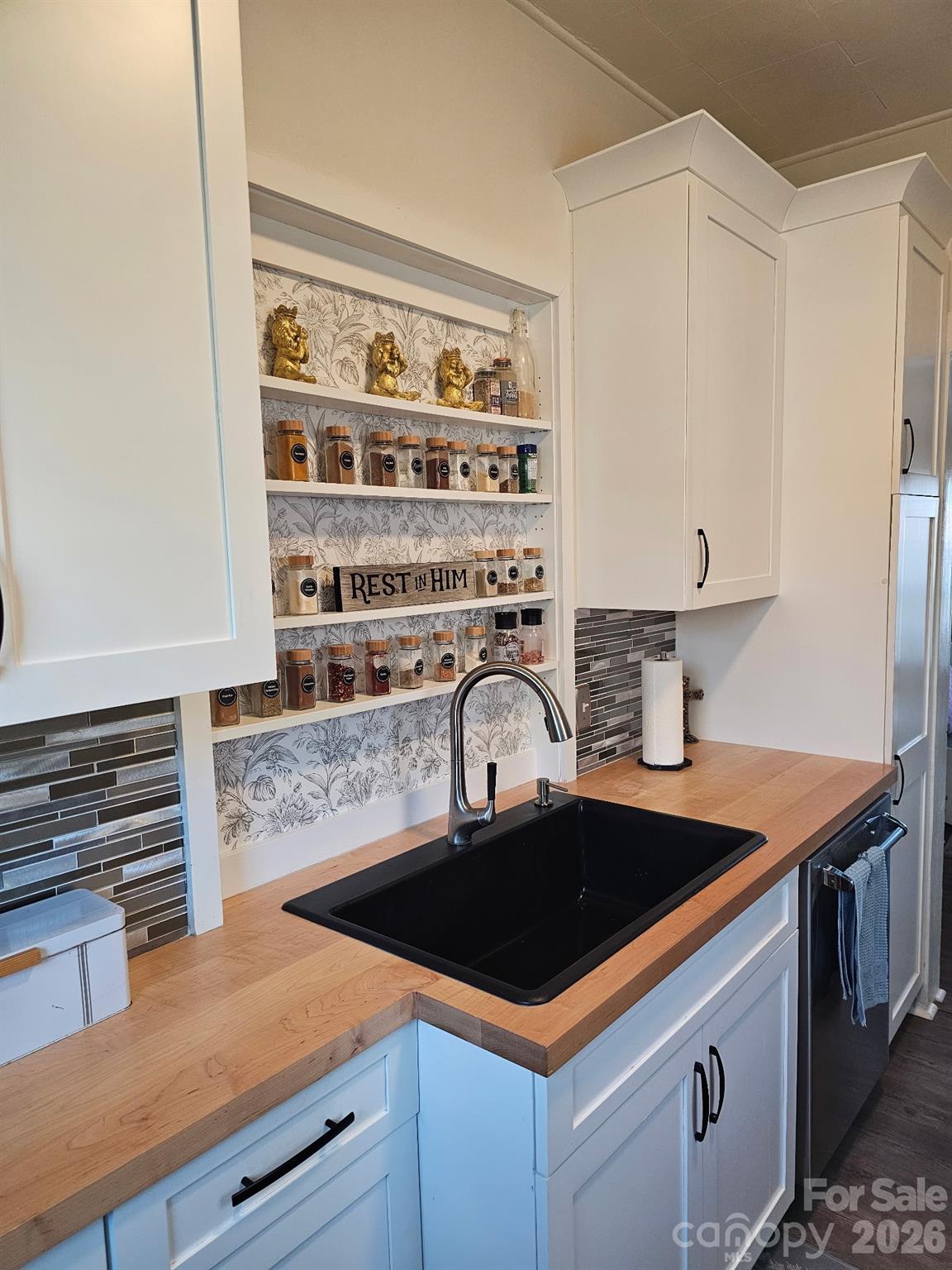 213 Colombo Street NW — Valdese