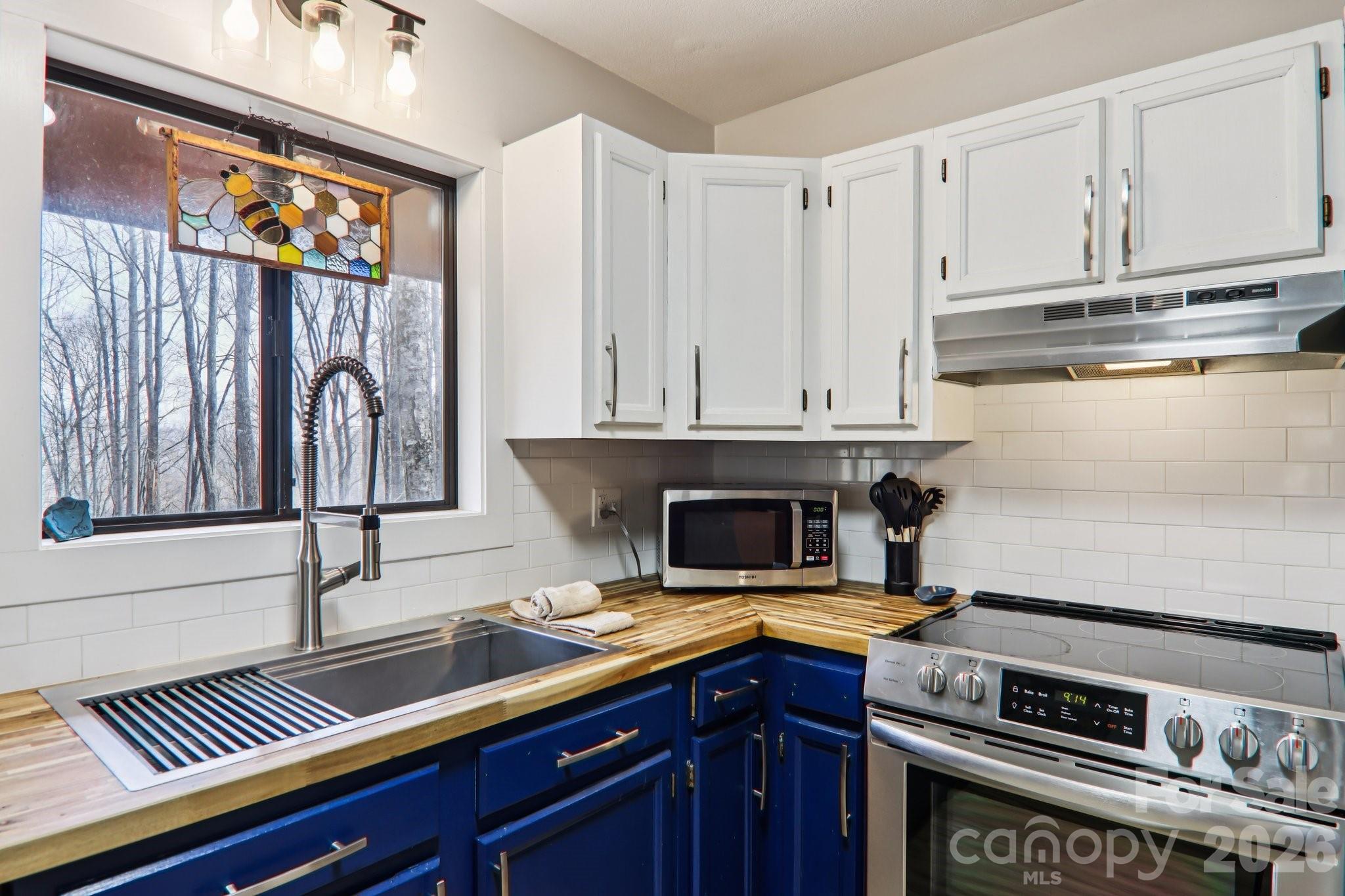 33 Fernbrook Road — Maggie Valley