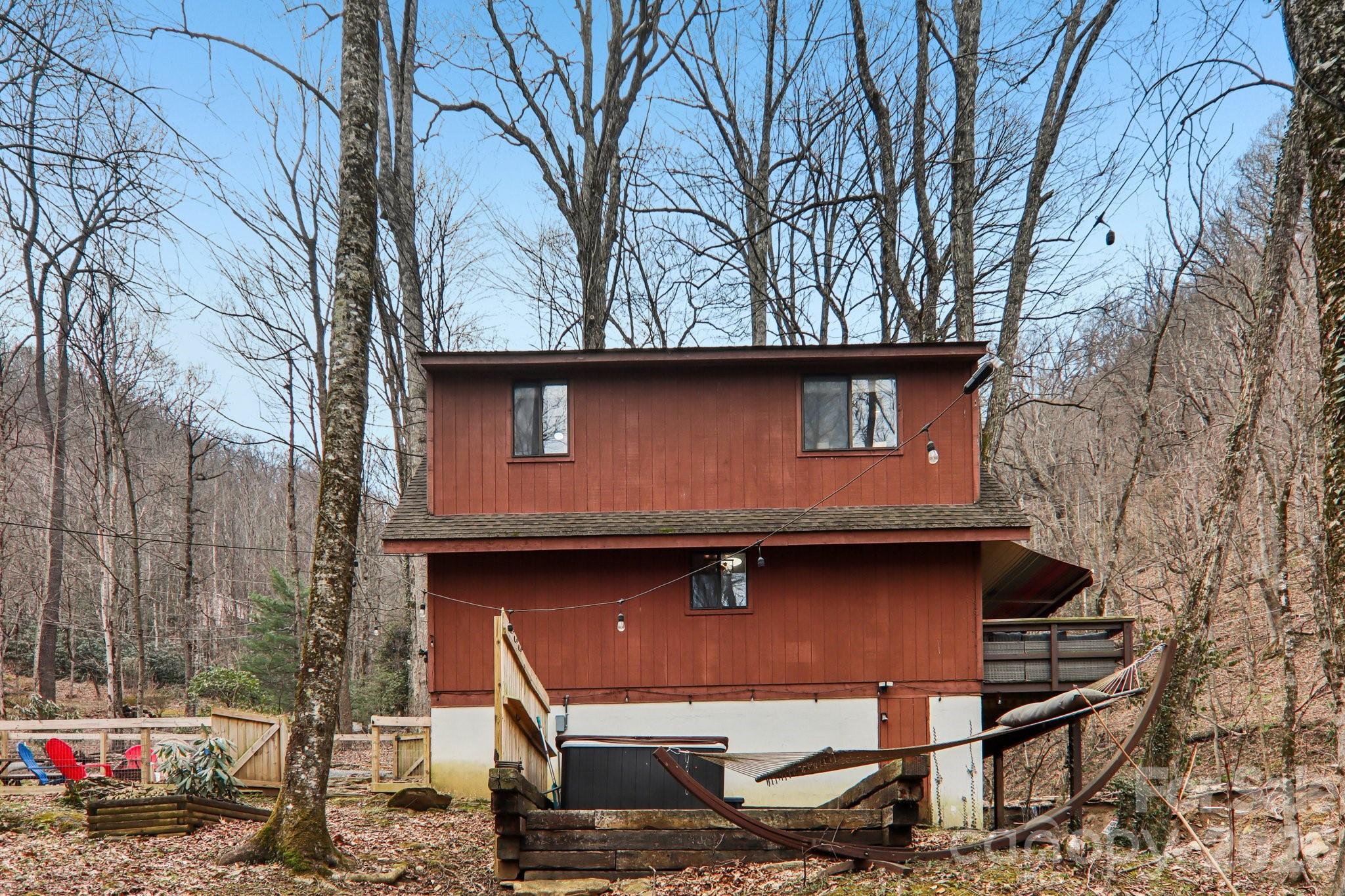33 Fernbrook Road — Maggie Valley