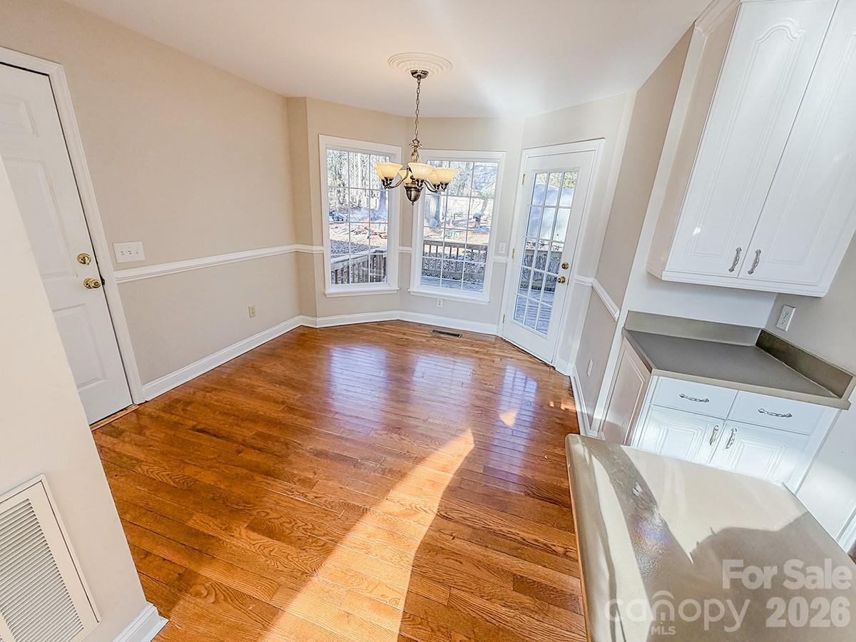 719 Victorian Lane — Monroe