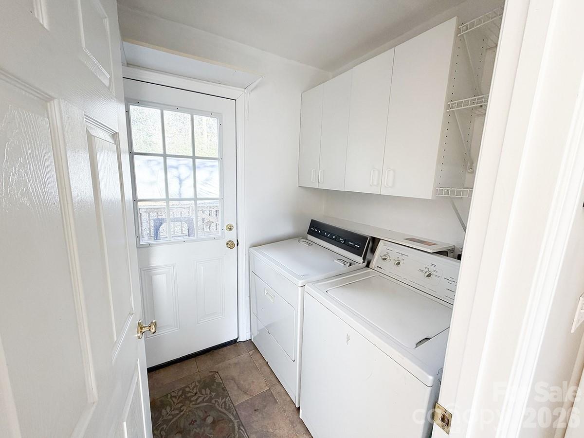 719 Victorian Lane — Monroe