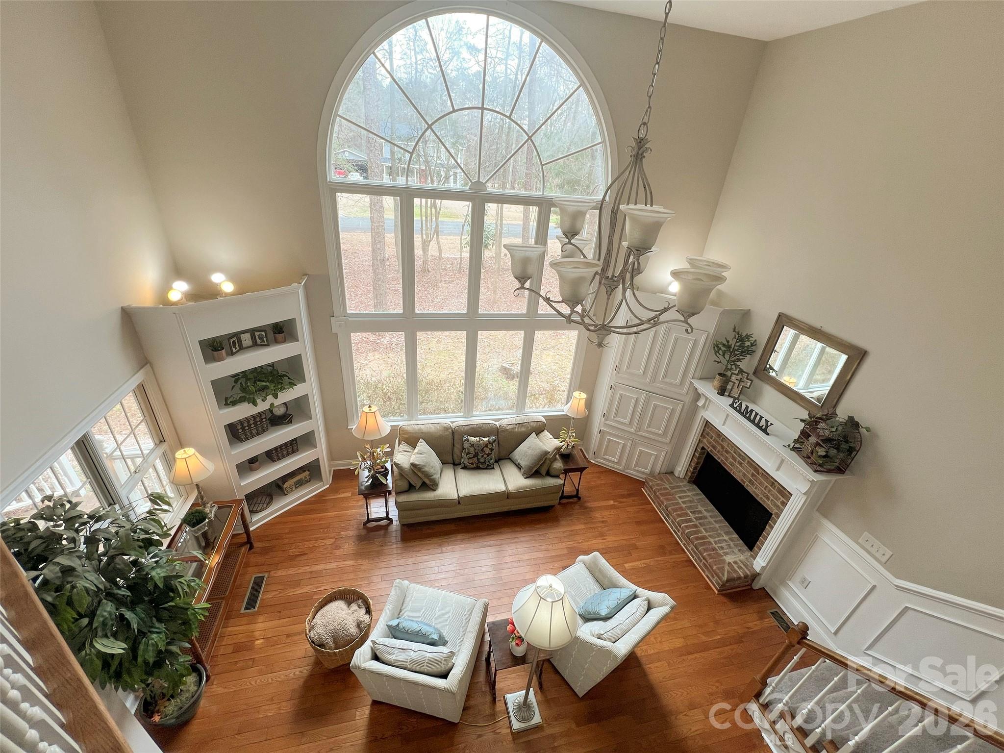 719 Victorian Lane — Monroe