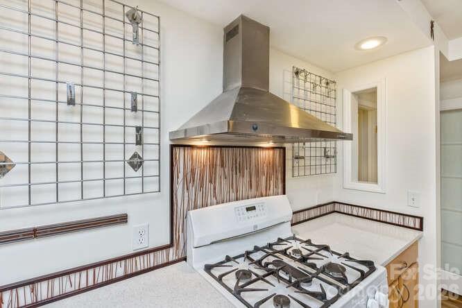 179 Marlborough Road — Asheville