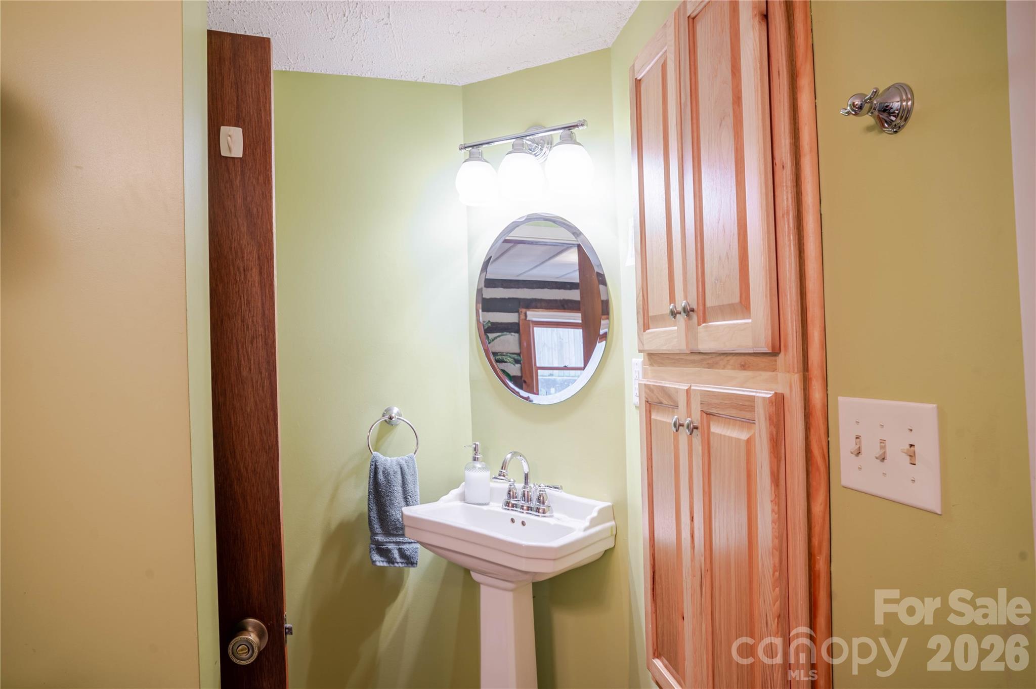 2506 Anders Drive — Hendersonville