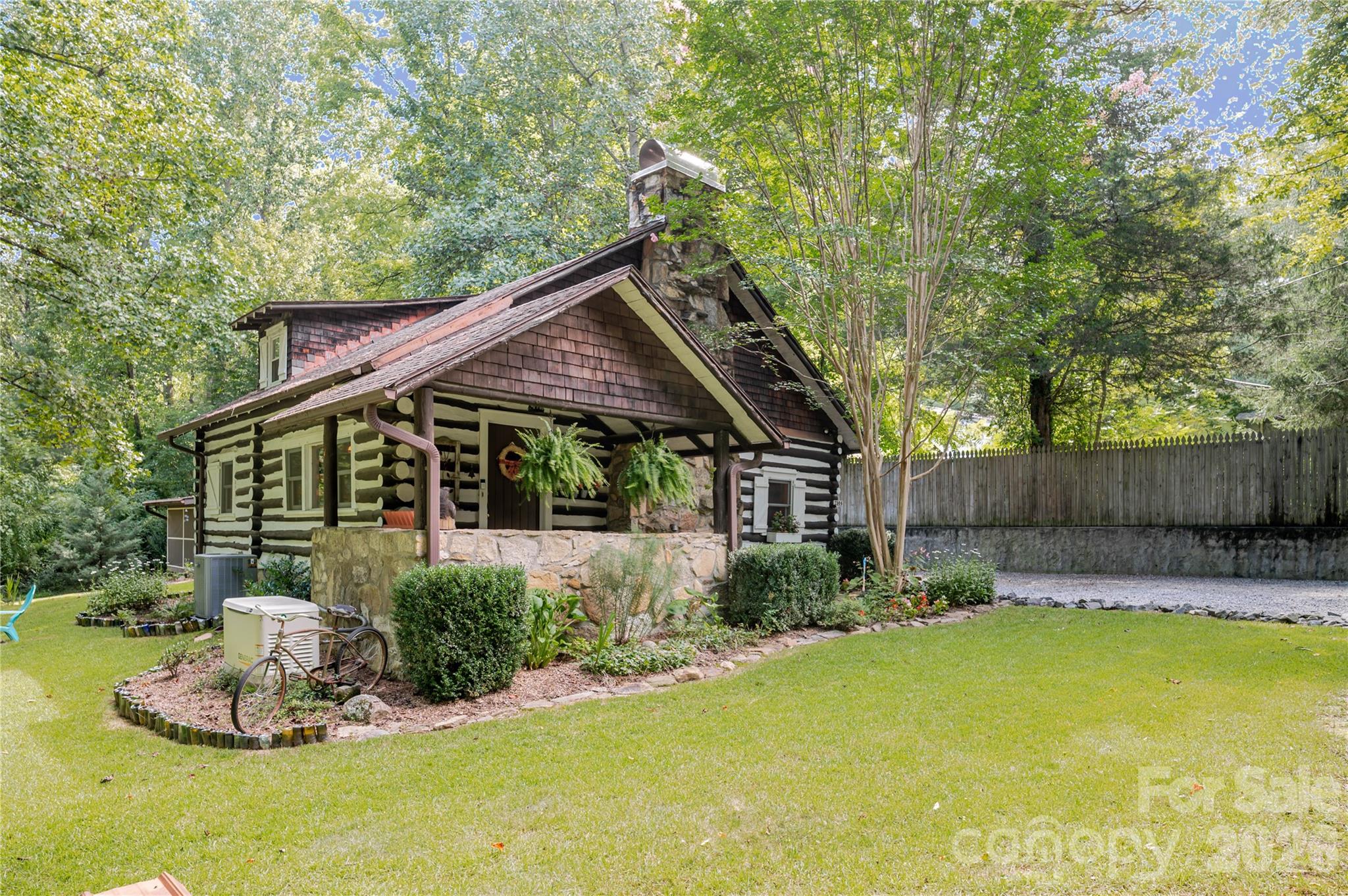 2506 Anders Drive — Hendersonville
