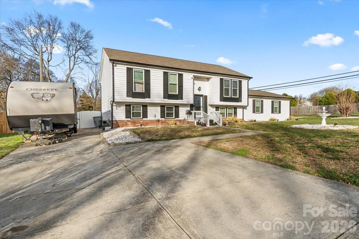 10931 Magenta Lane — Charlotte