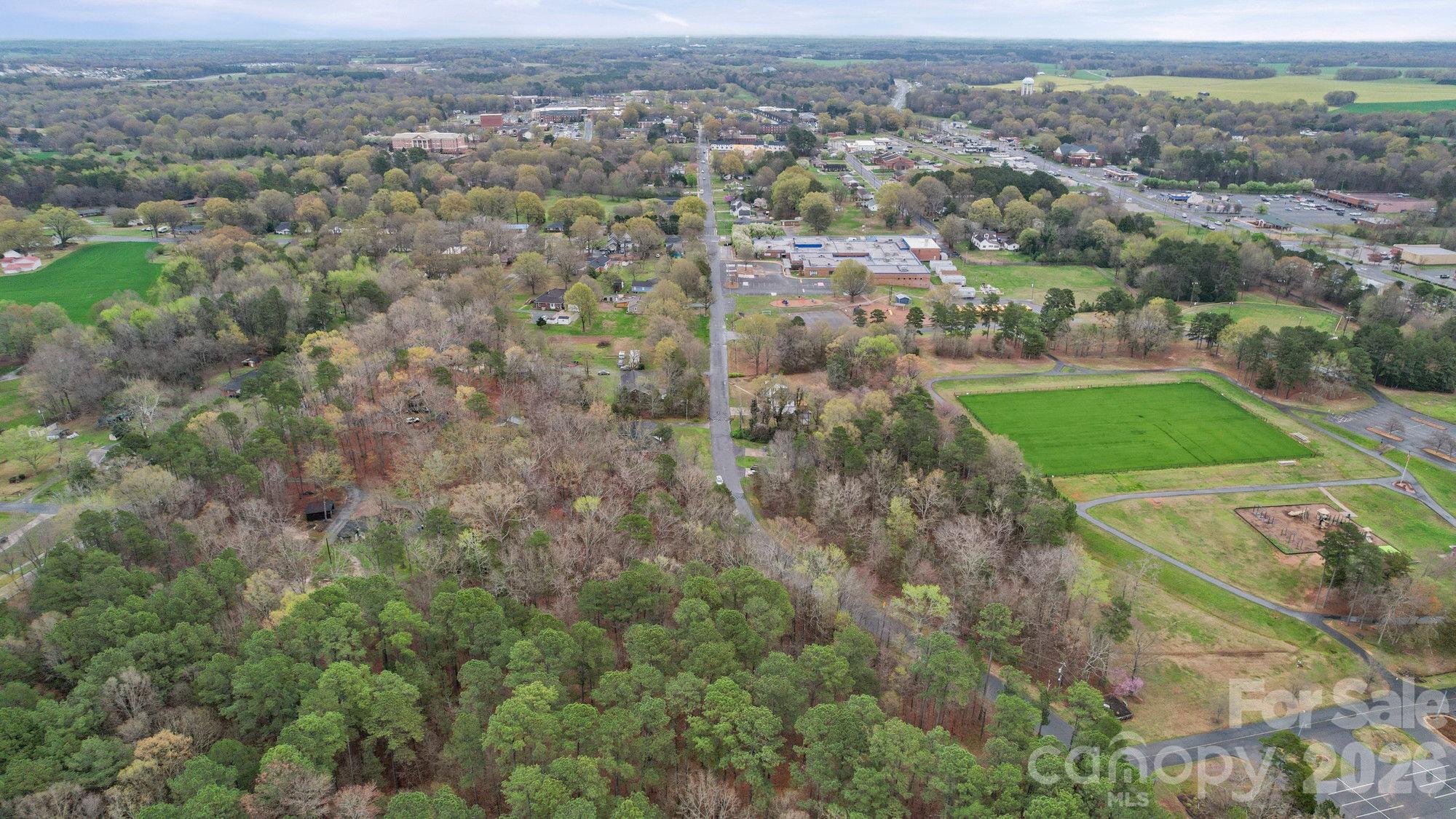 410 W Elm Street — Wingate