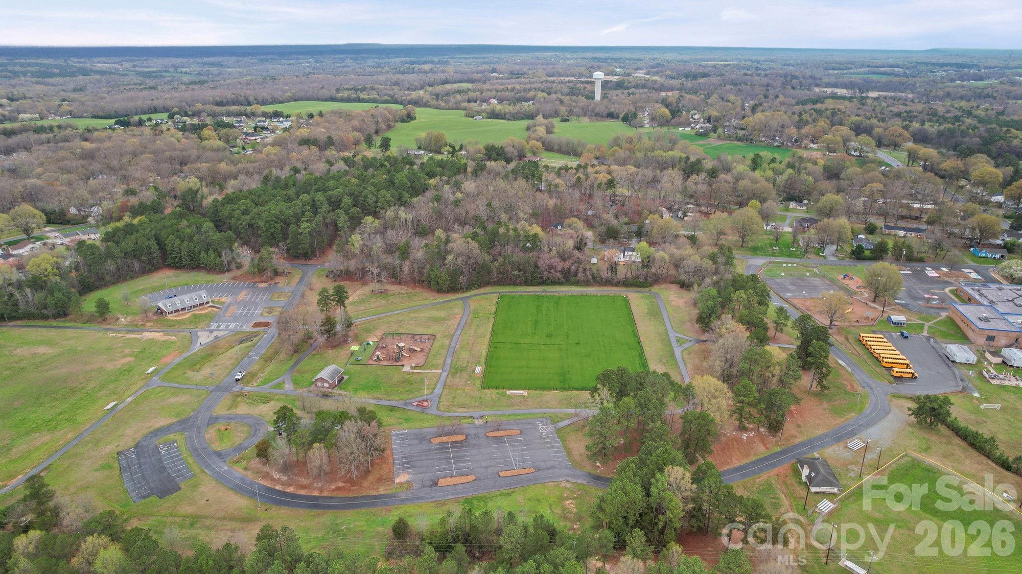 410 W Elm Street — Wingate