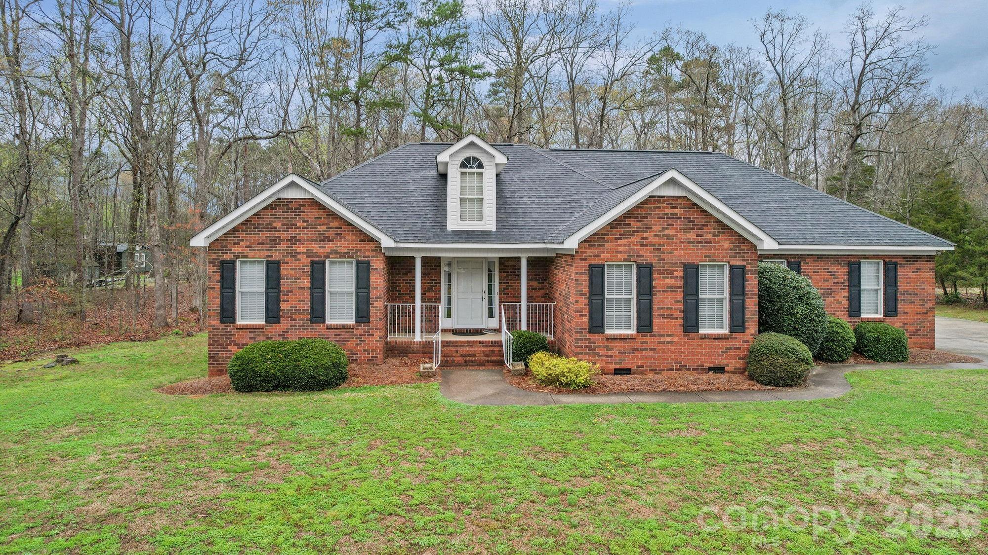 410 W Elm Street — Wingate