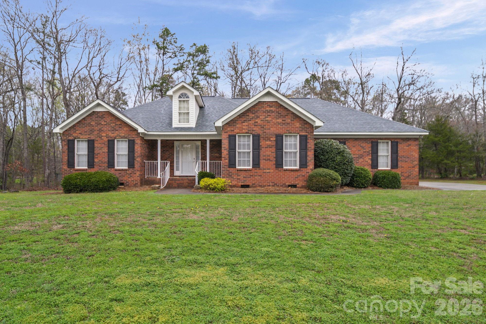 410 W Elm Street — Wingate