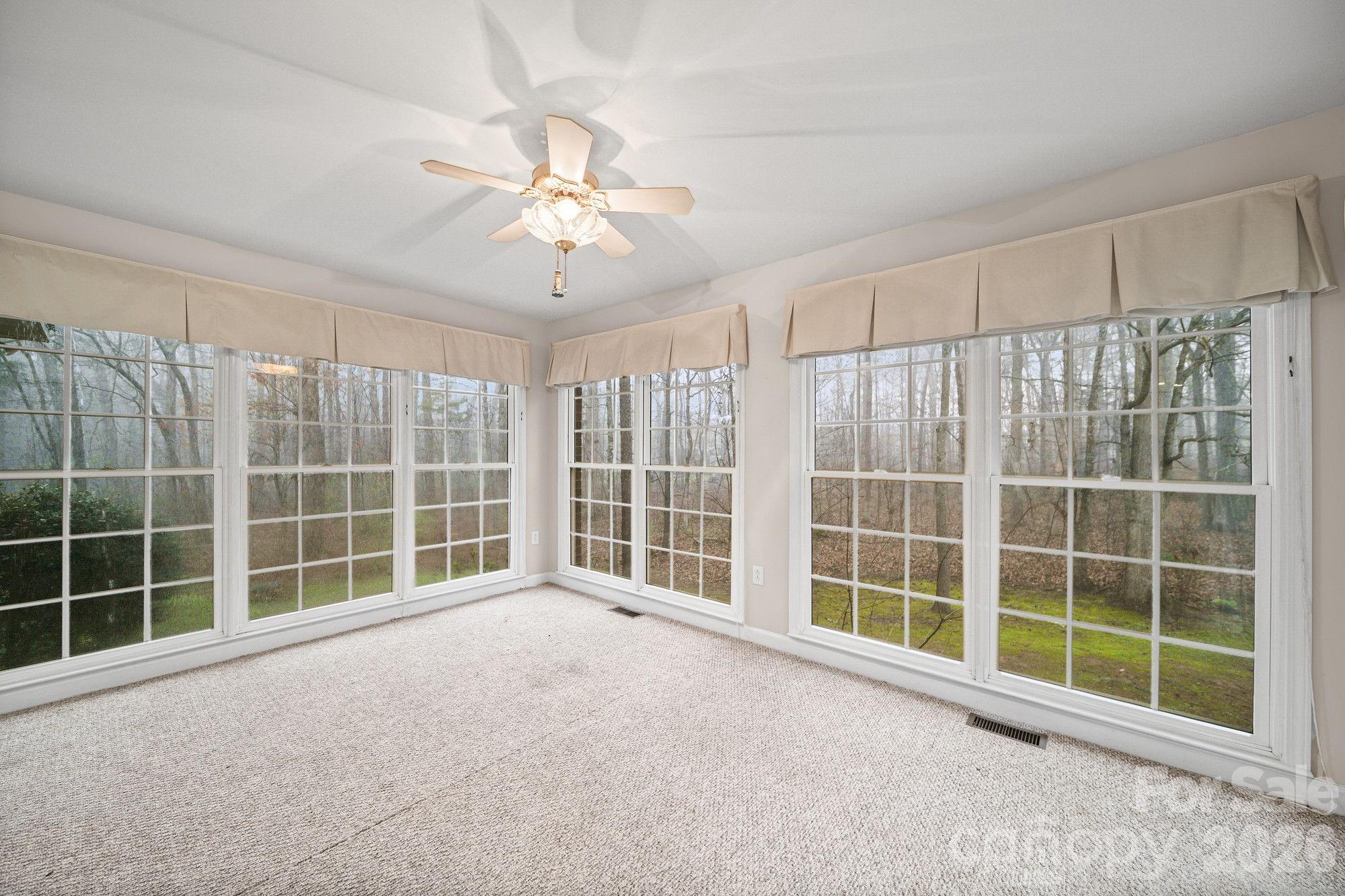 410 W Elm Street — Wingate