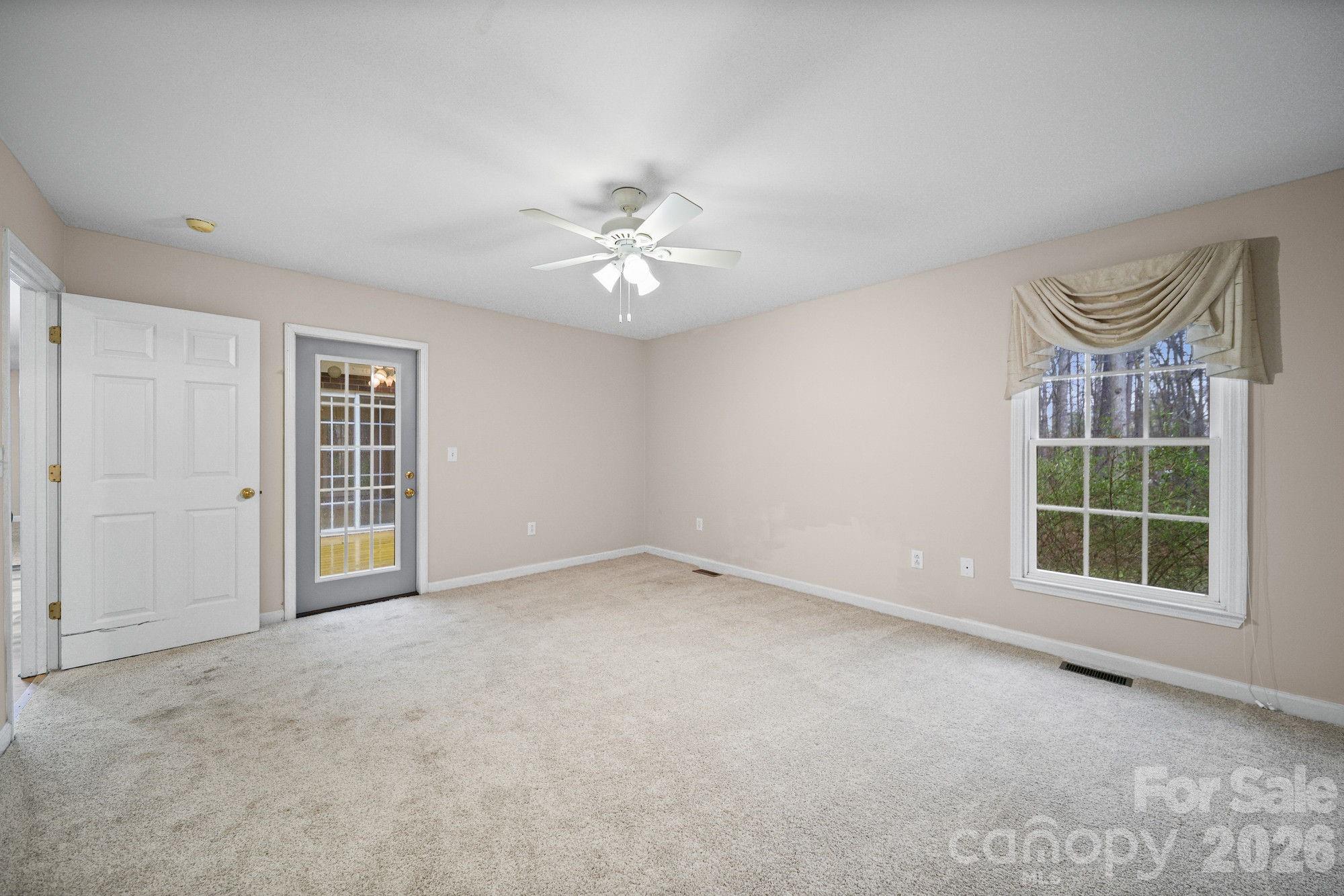 410 W Elm Street — Wingate