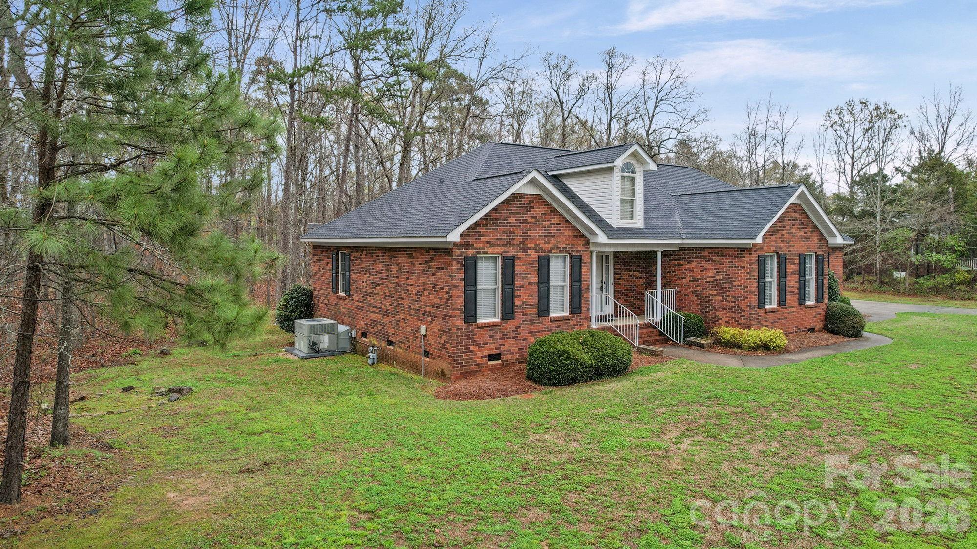 410 W Elm Street — Wingate