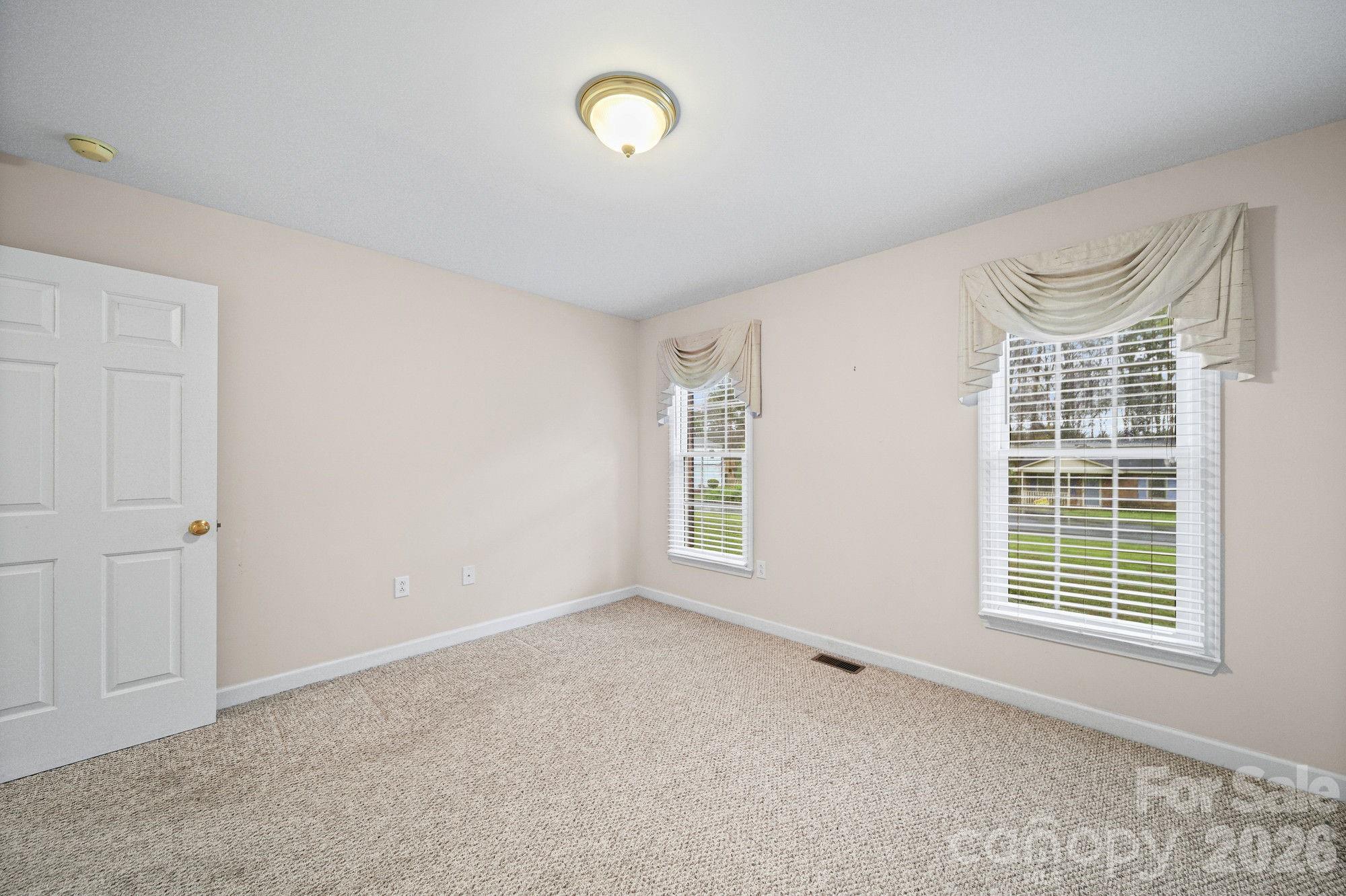 410 W Elm Street — Wingate