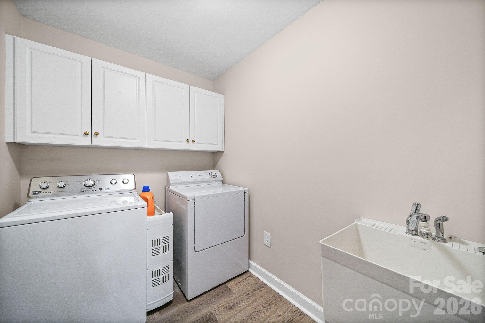410 W Elm Street — Wingate