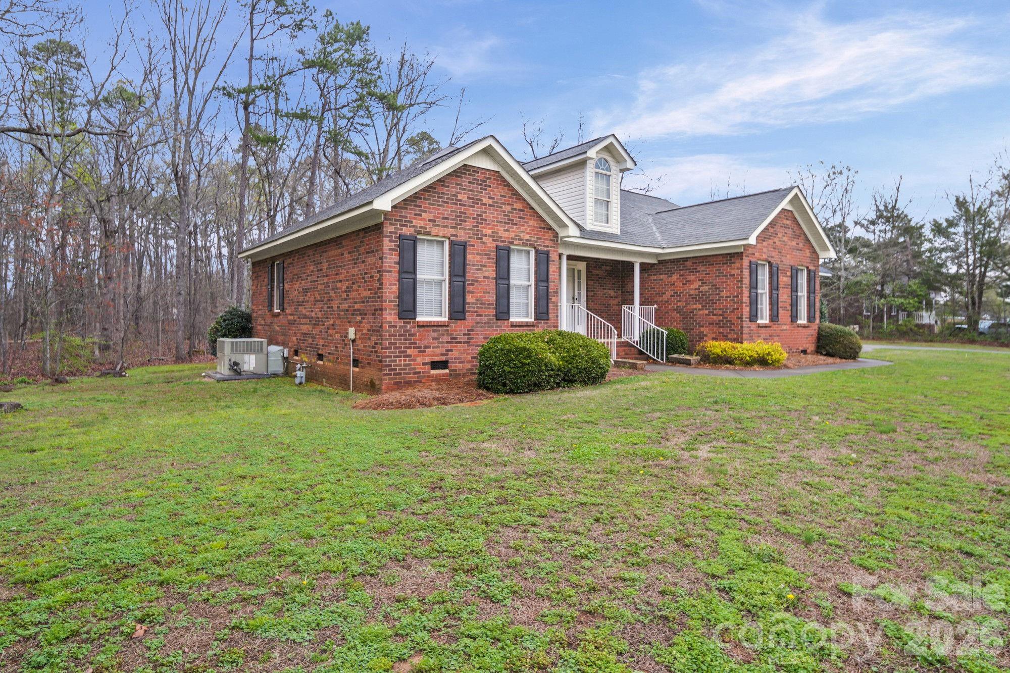 410 W Elm Street — Wingate