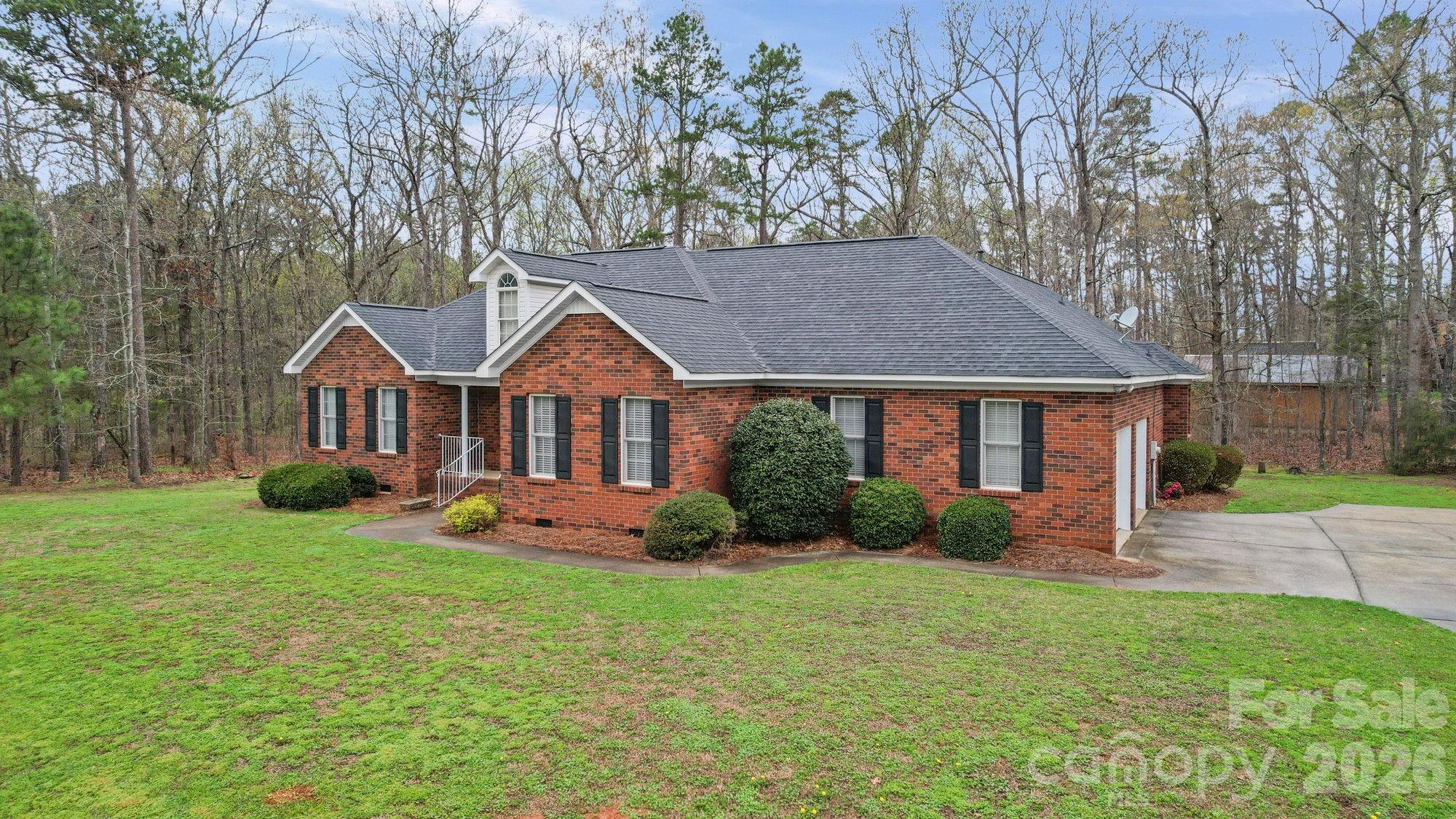 410 W Elm Street — Wingate