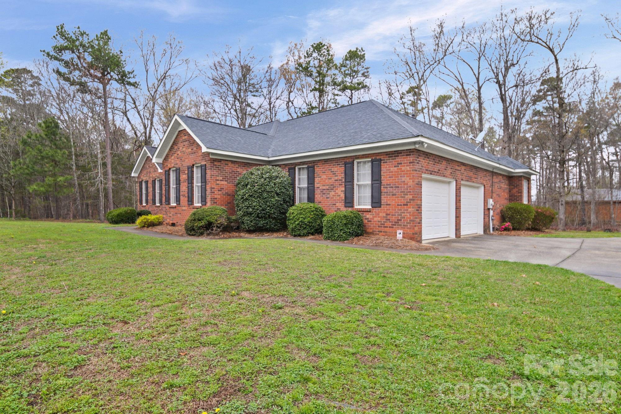 410 W Elm Street — Wingate