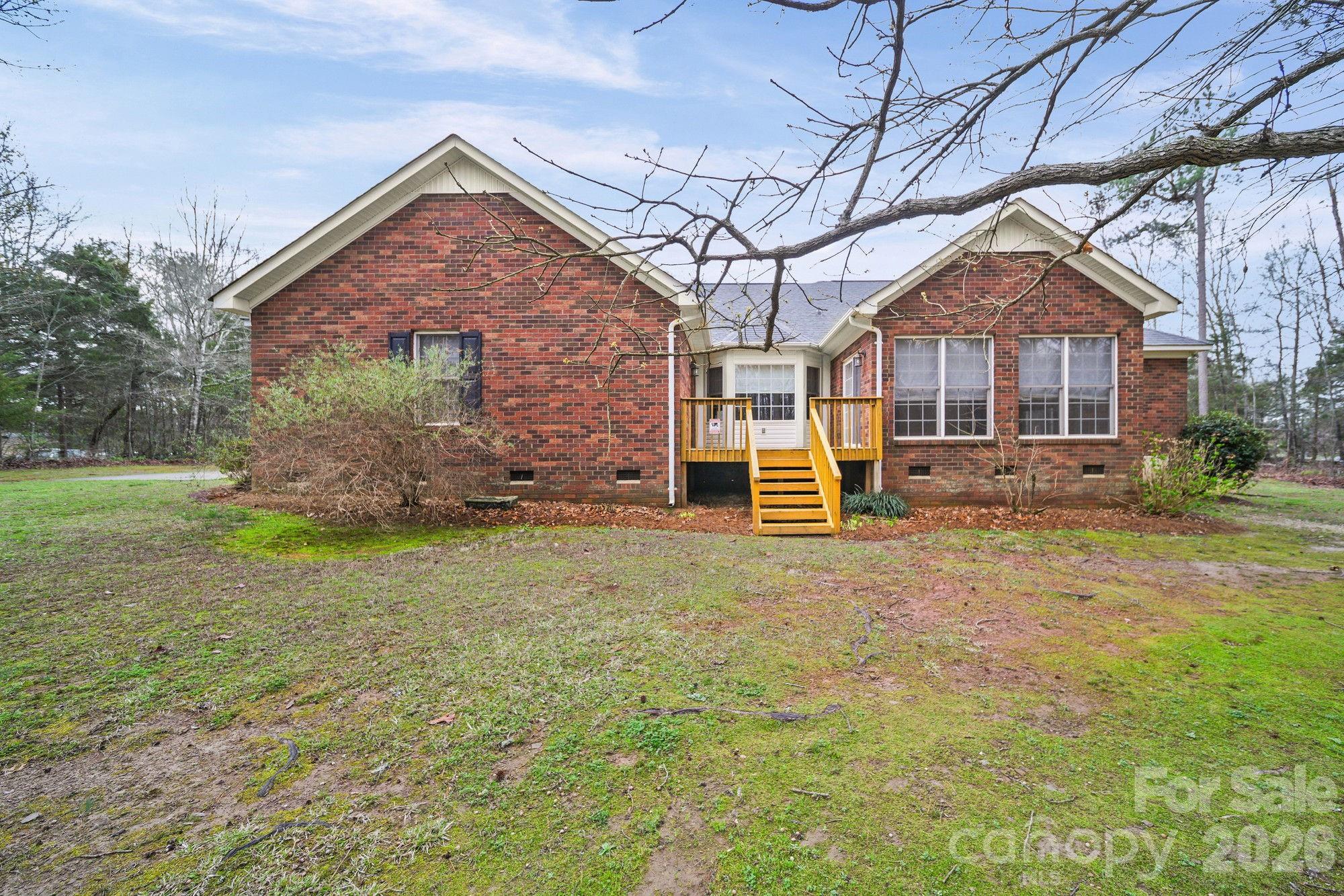 410 W Elm Street — Wingate