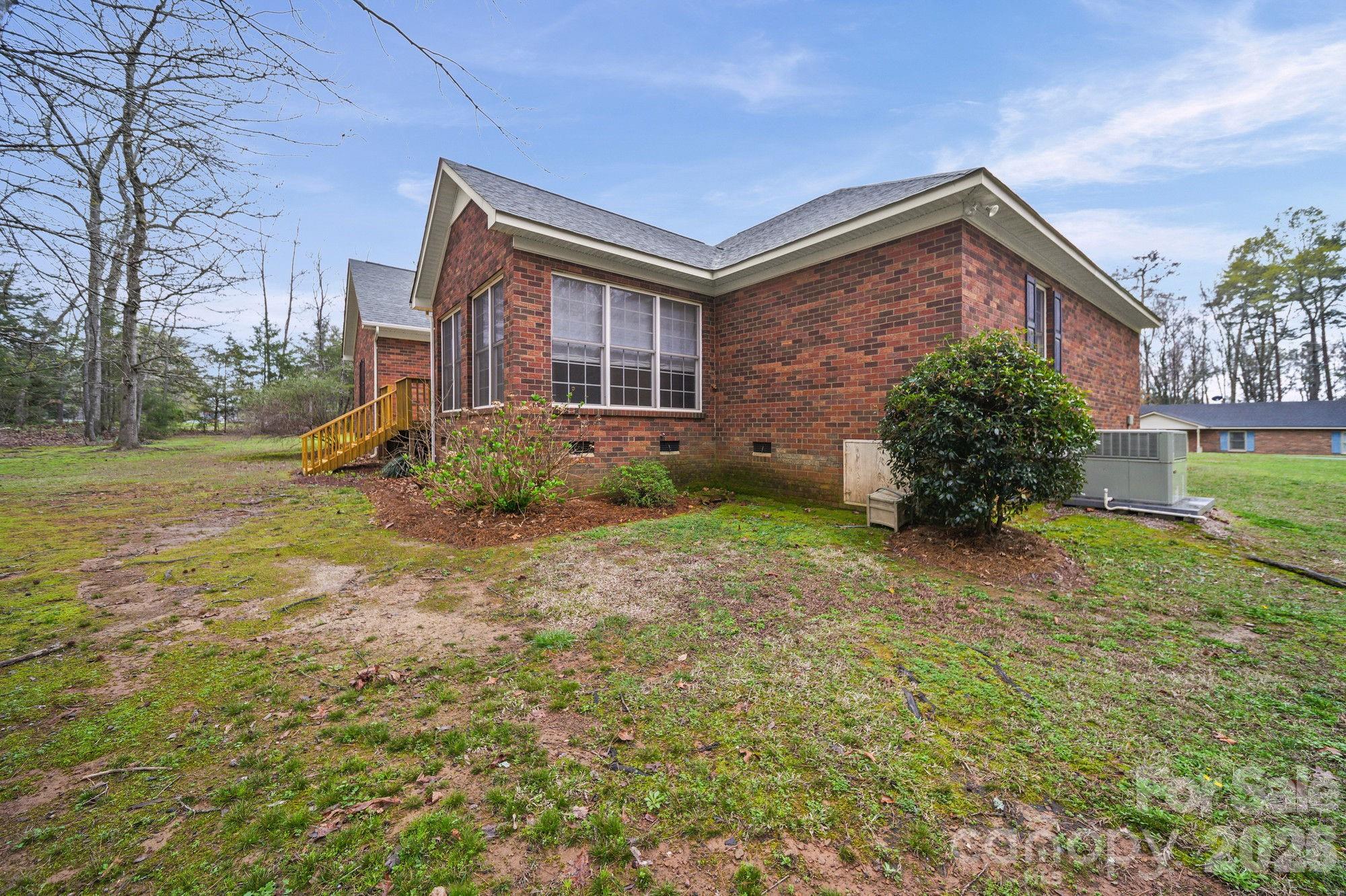 410 W Elm Street — Wingate