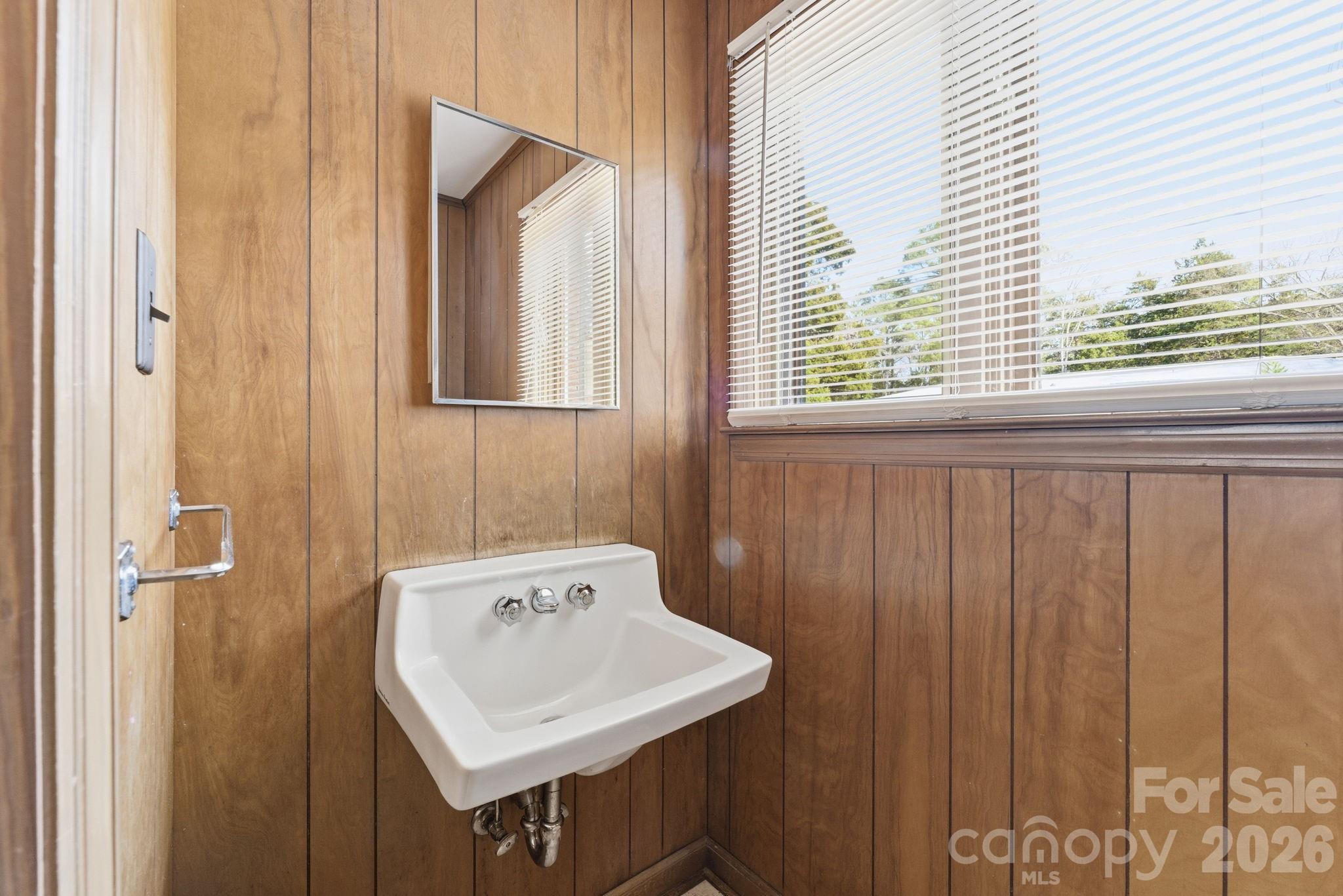201 Hillcrest Drive — Winnsboro