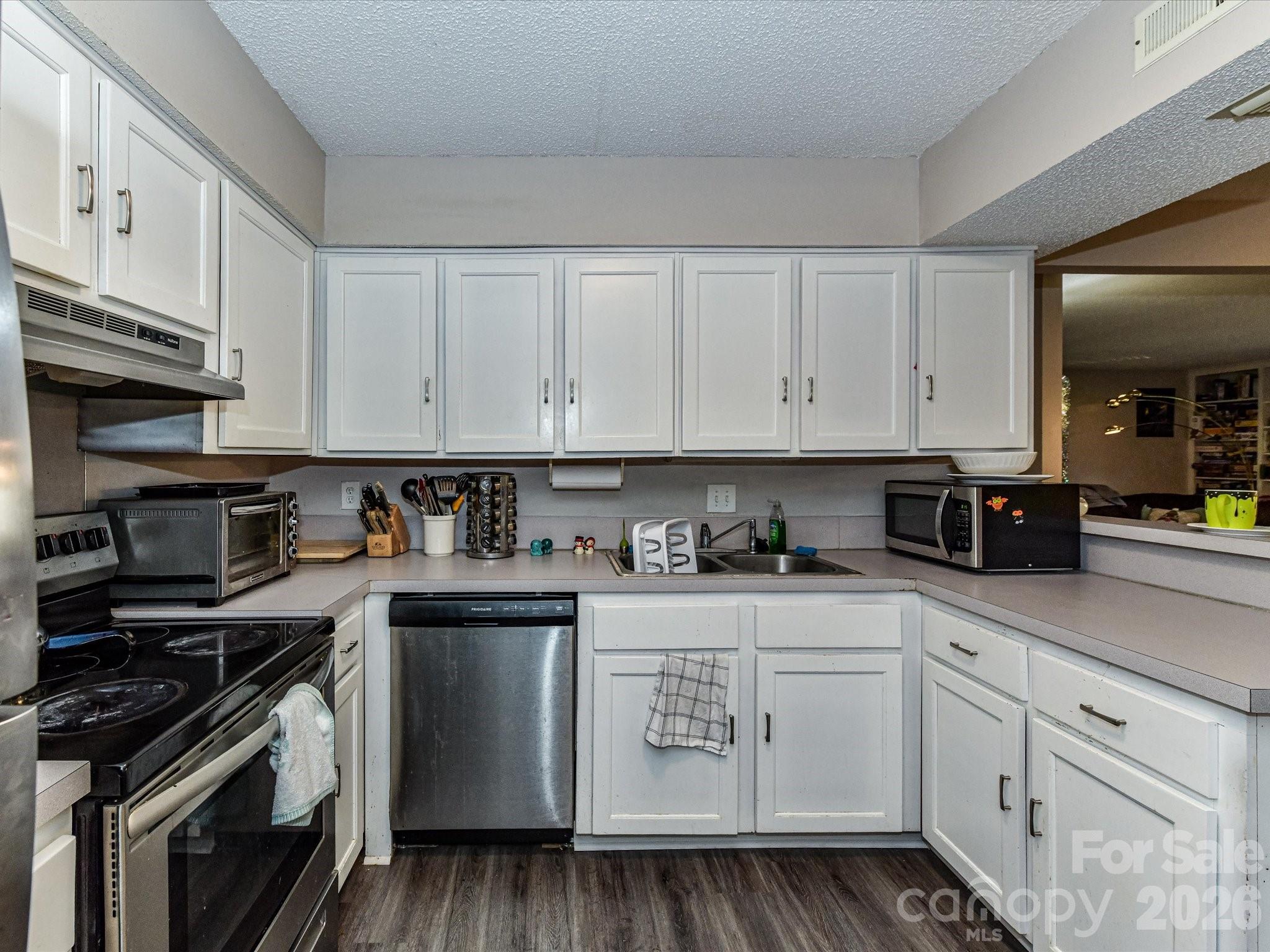 7304 Winery Lane — Charlotte