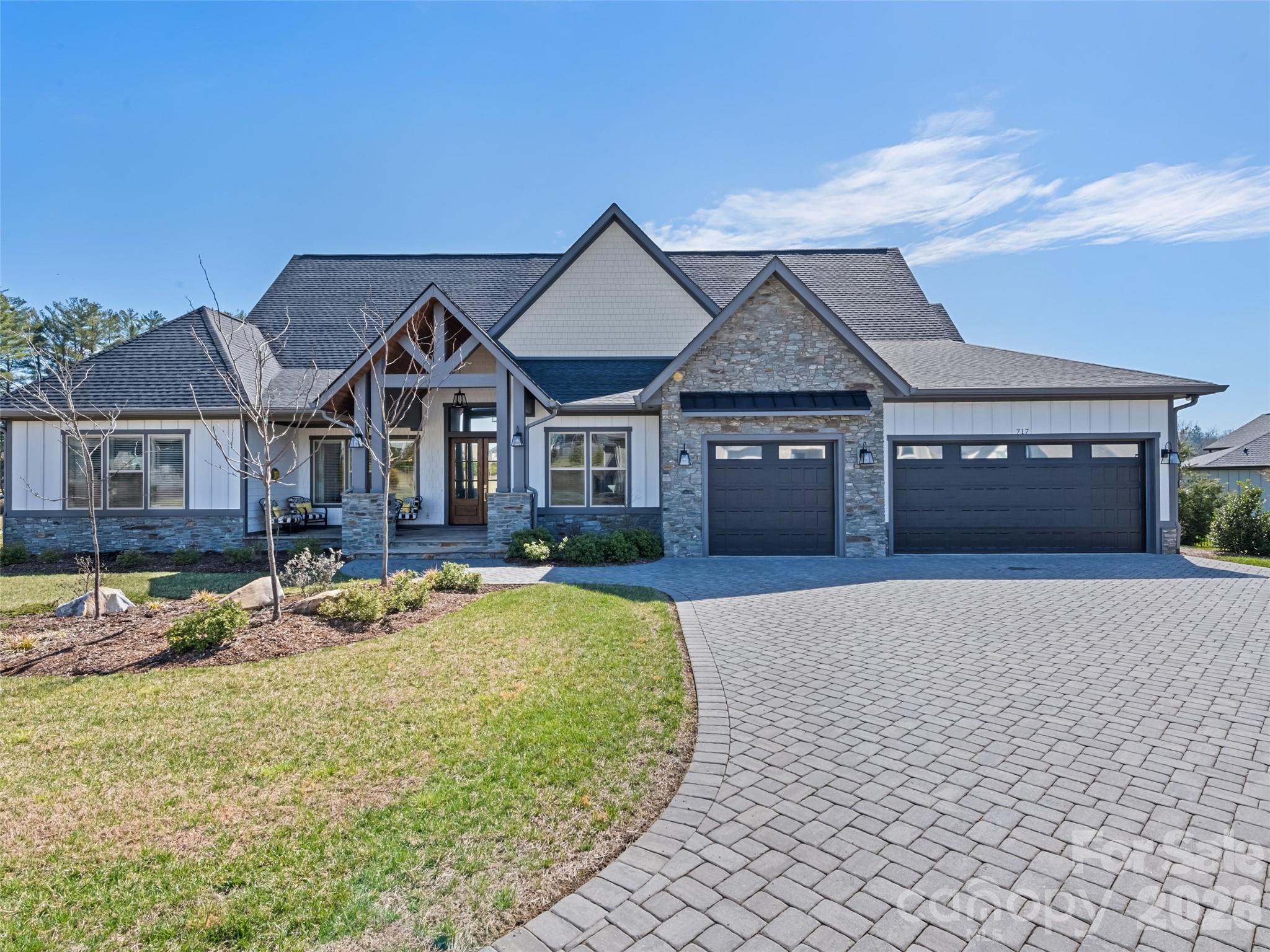 717 Daniel Circle Drive — Mills River