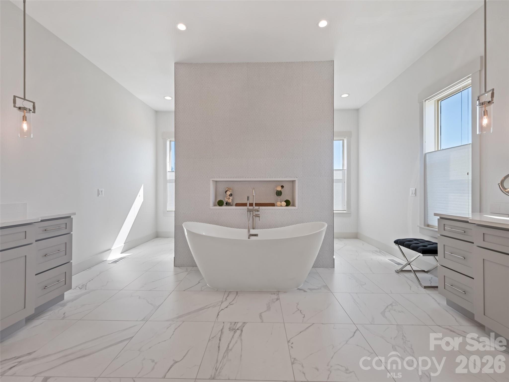 717 Daniel Circle Drive — Mills River