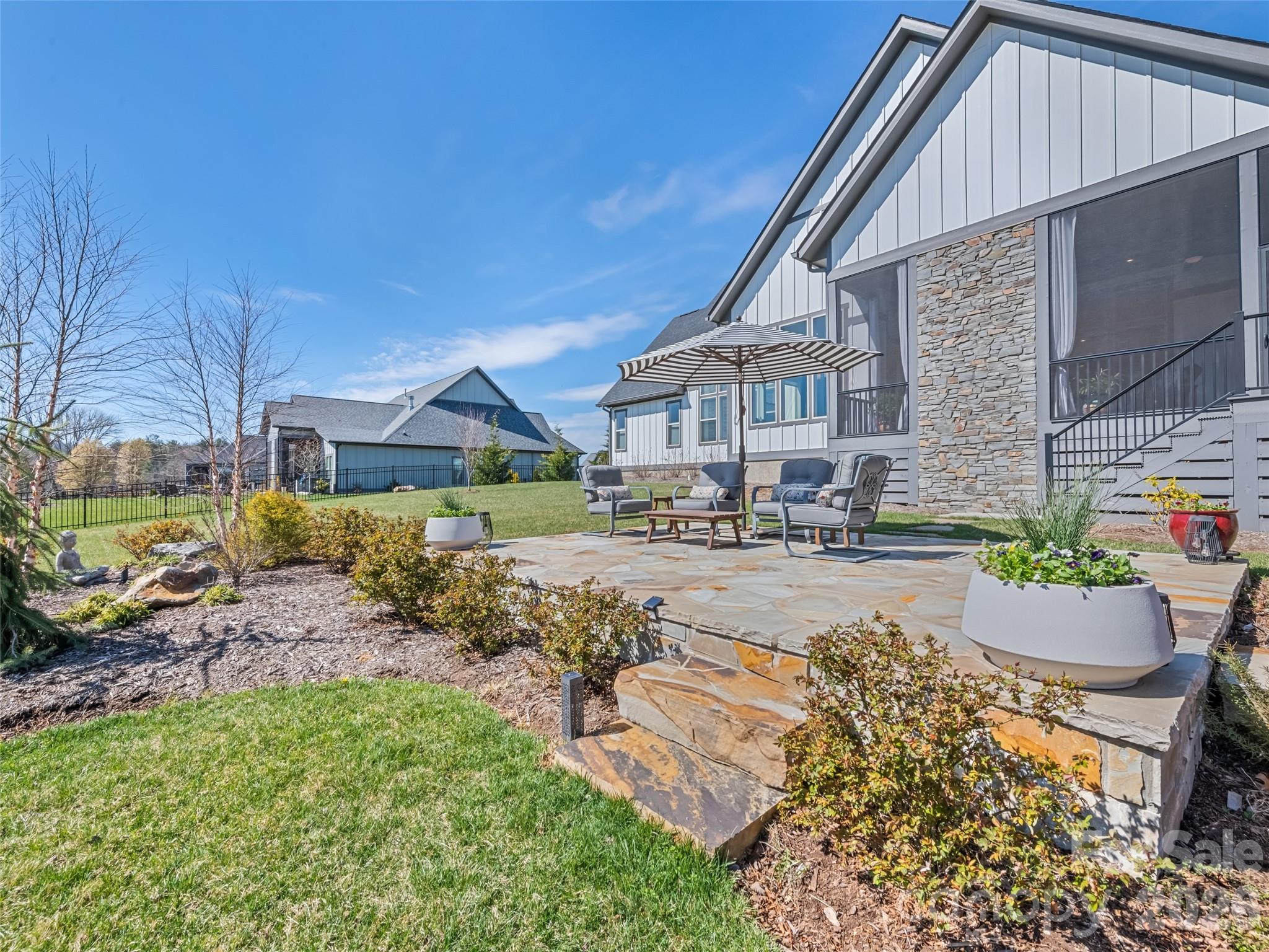 717 Daniel Circle Drive — Mills River