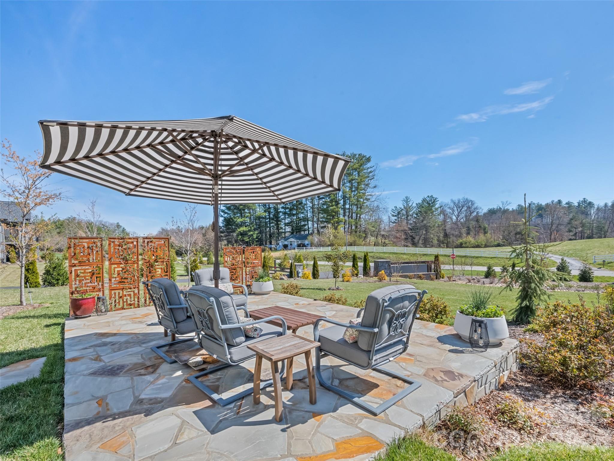 717 Daniel Circle Drive — Mills River