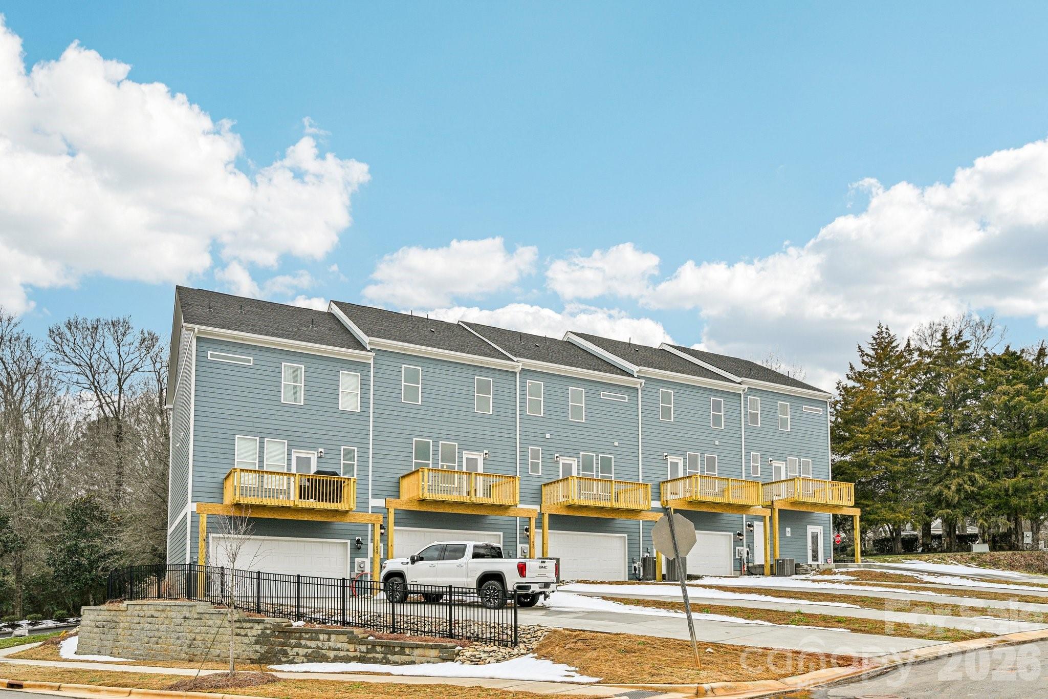 11025 Warfield Avenue #02 — Huntersville