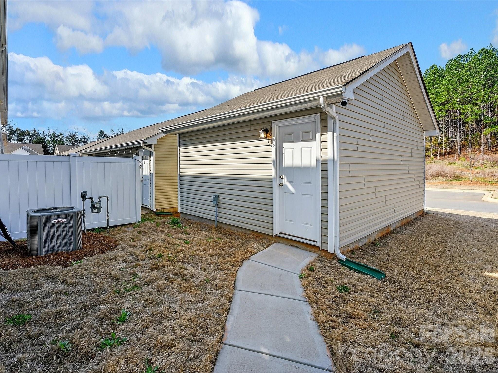 15748 Country House Street — Charlotte
