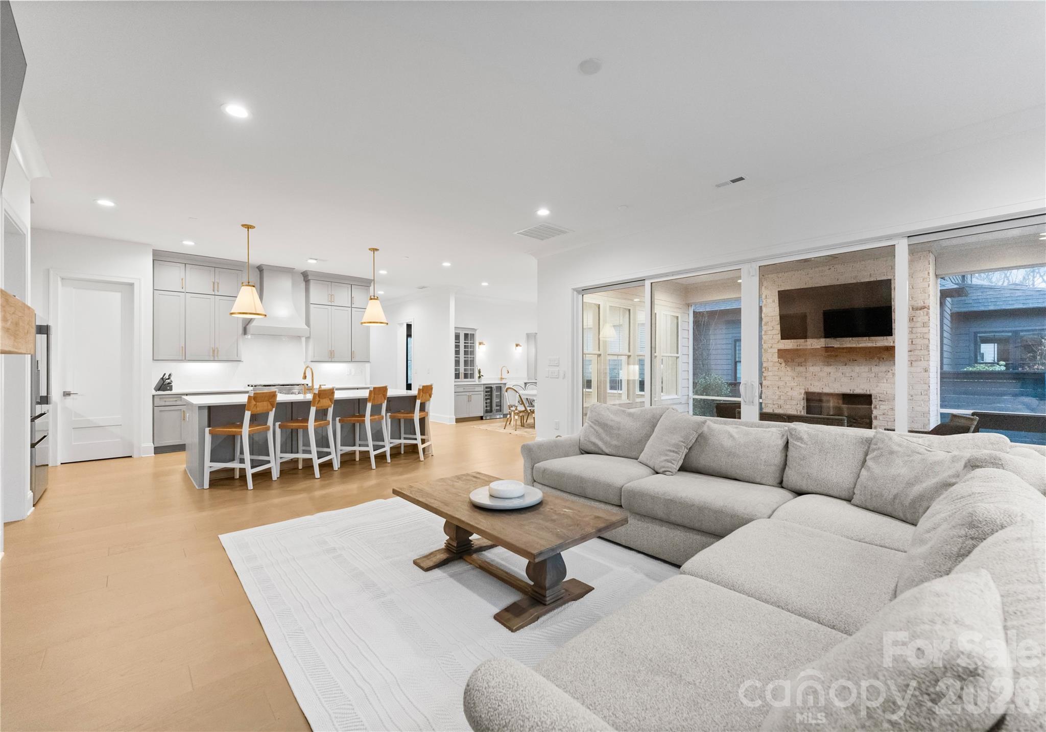 1527 St George Street — Charlotte