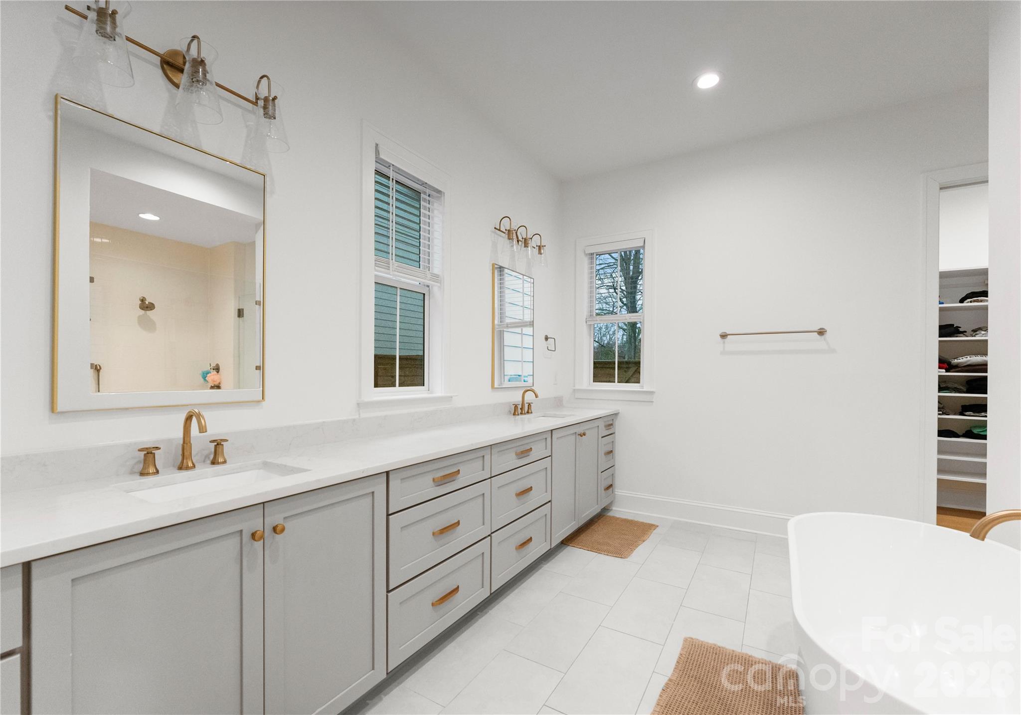 1527 St George Street — Charlotte