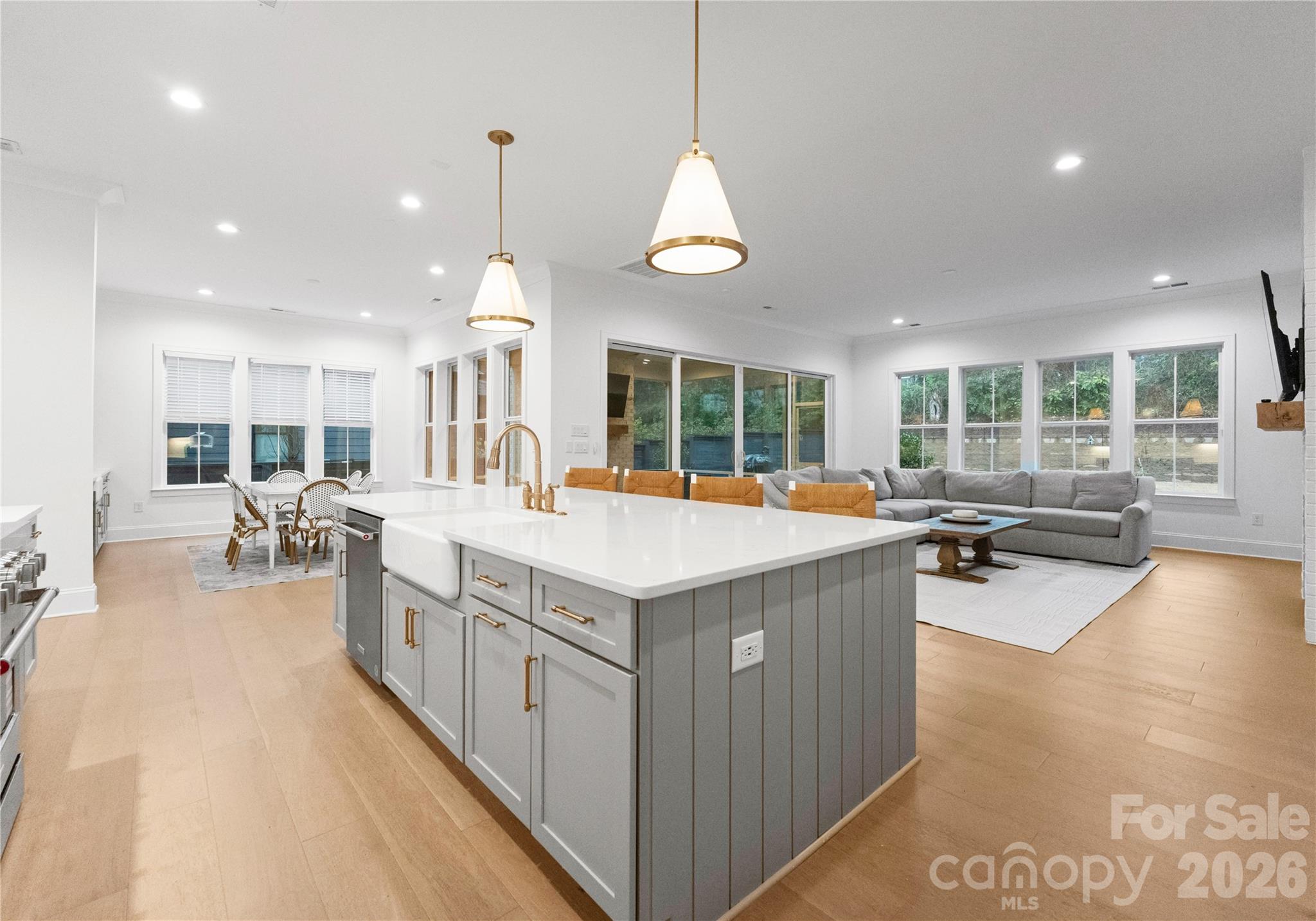 1527 St George Street — Charlotte