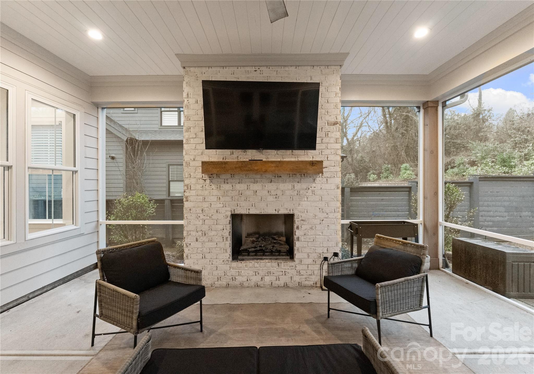 1527 St George Street — Charlotte