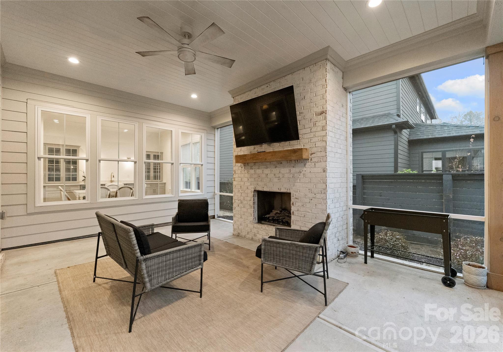 1527 St George Street — Charlotte