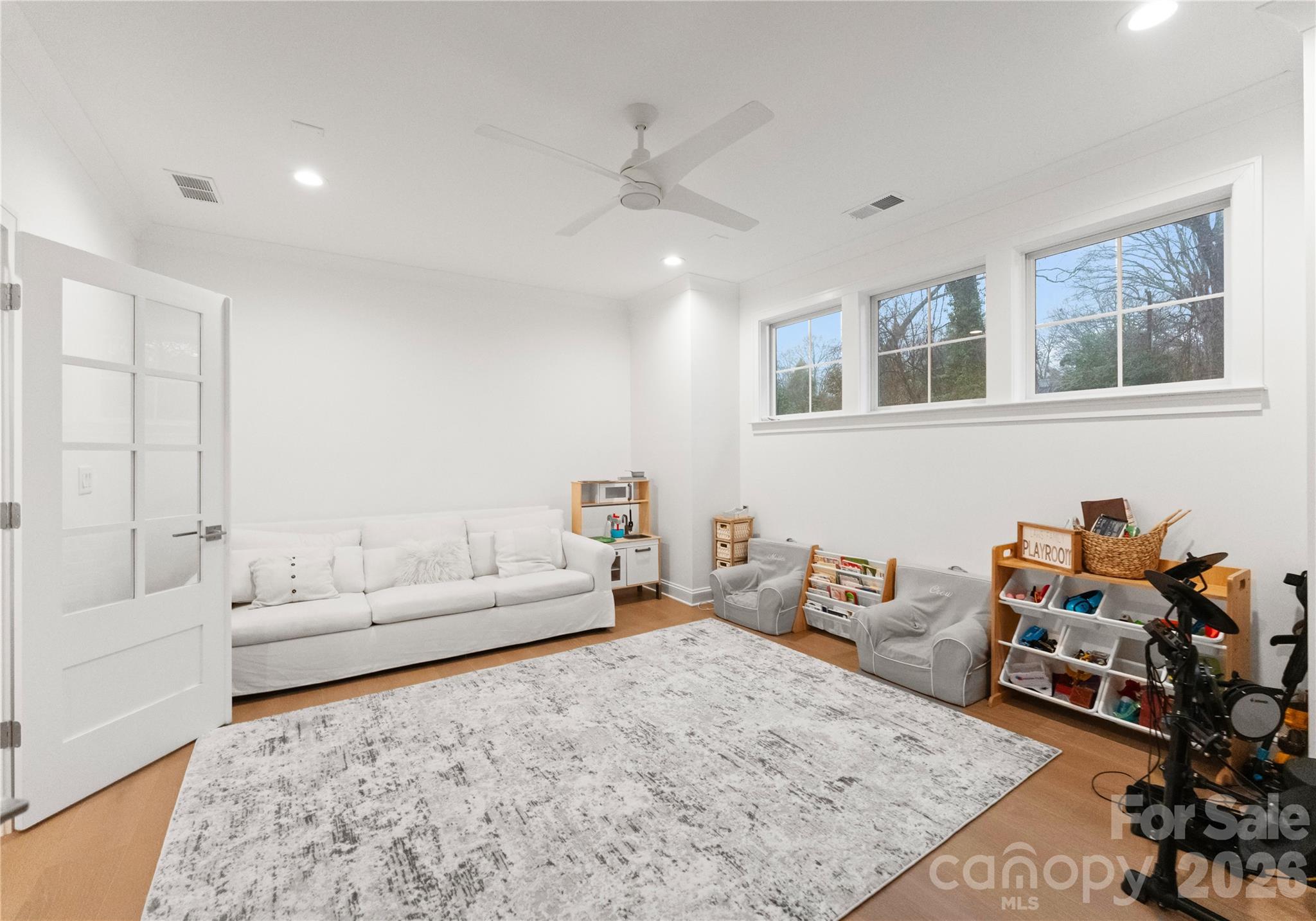 1527 St George Street — Charlotte