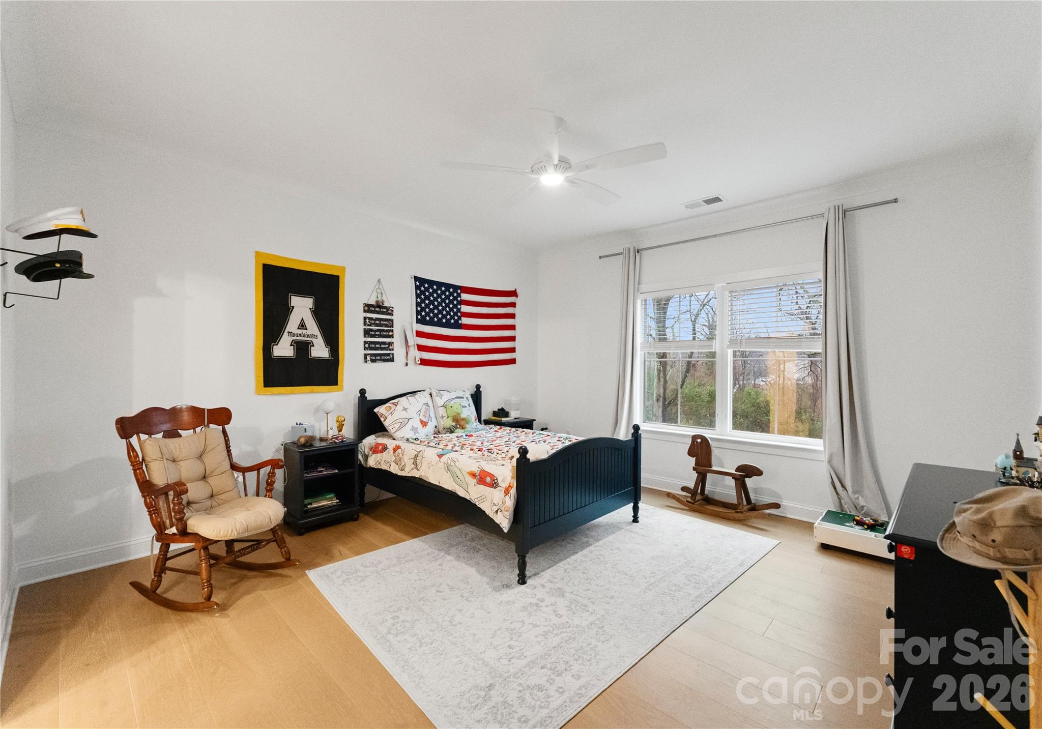 1527 St George Street — Charlotte