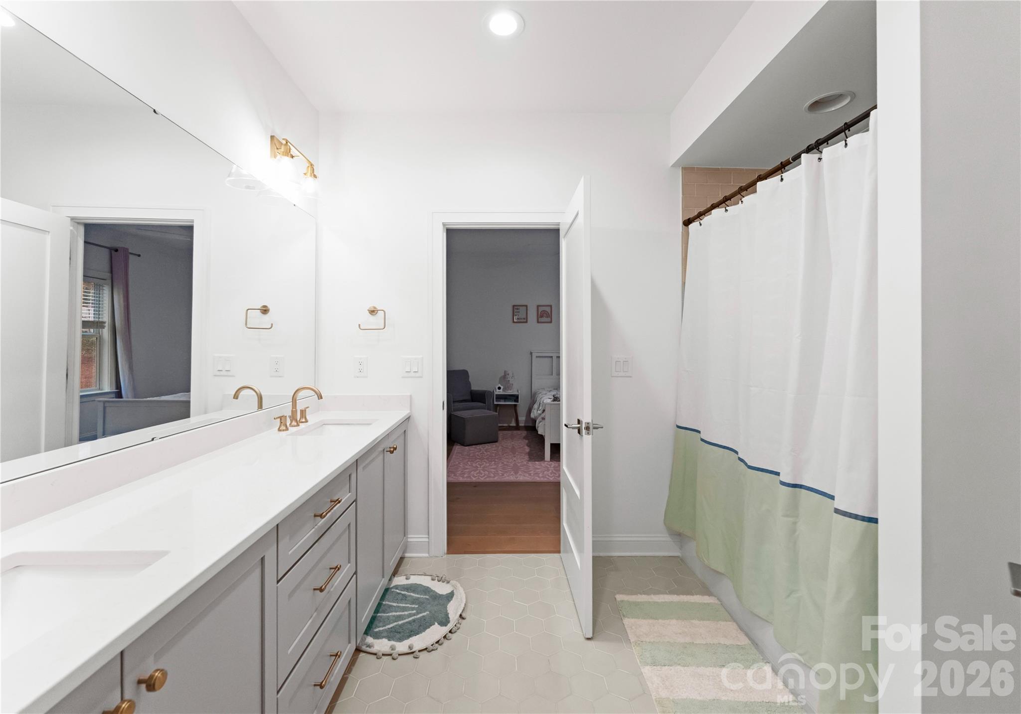 1527 St George Street — Charlotte