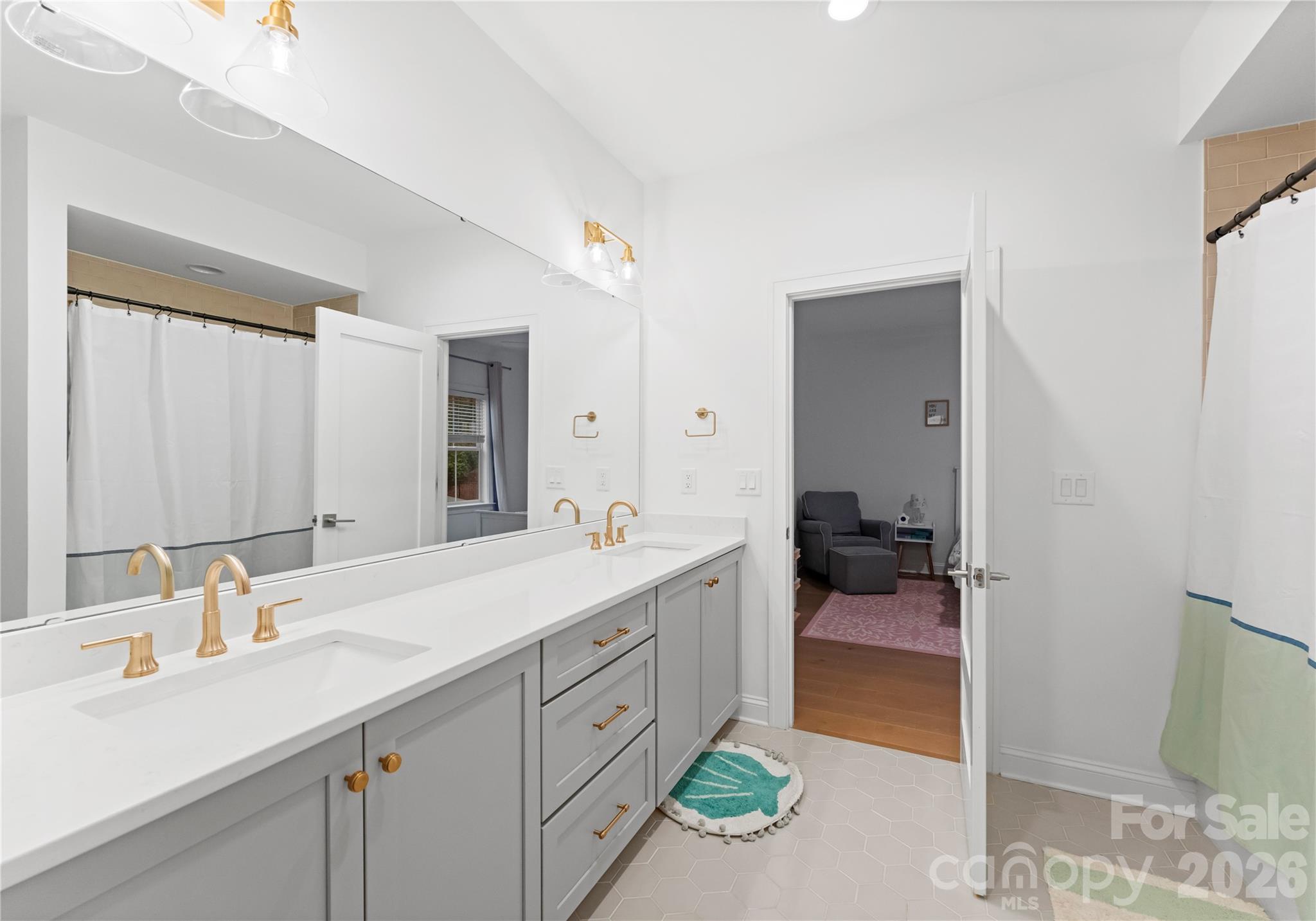 1527 St George Street — Charlotte
