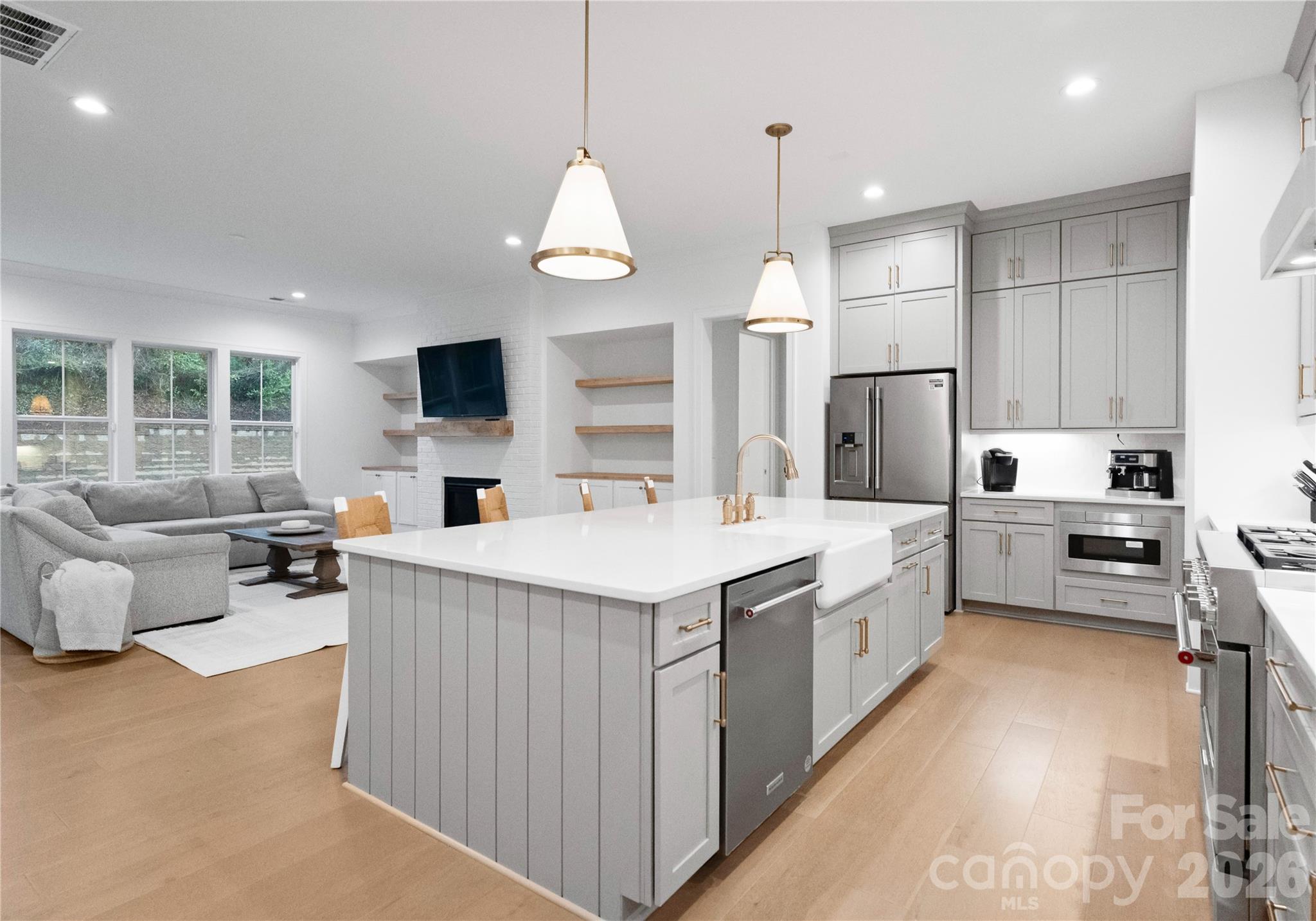 1527 St George Street — Charlotte