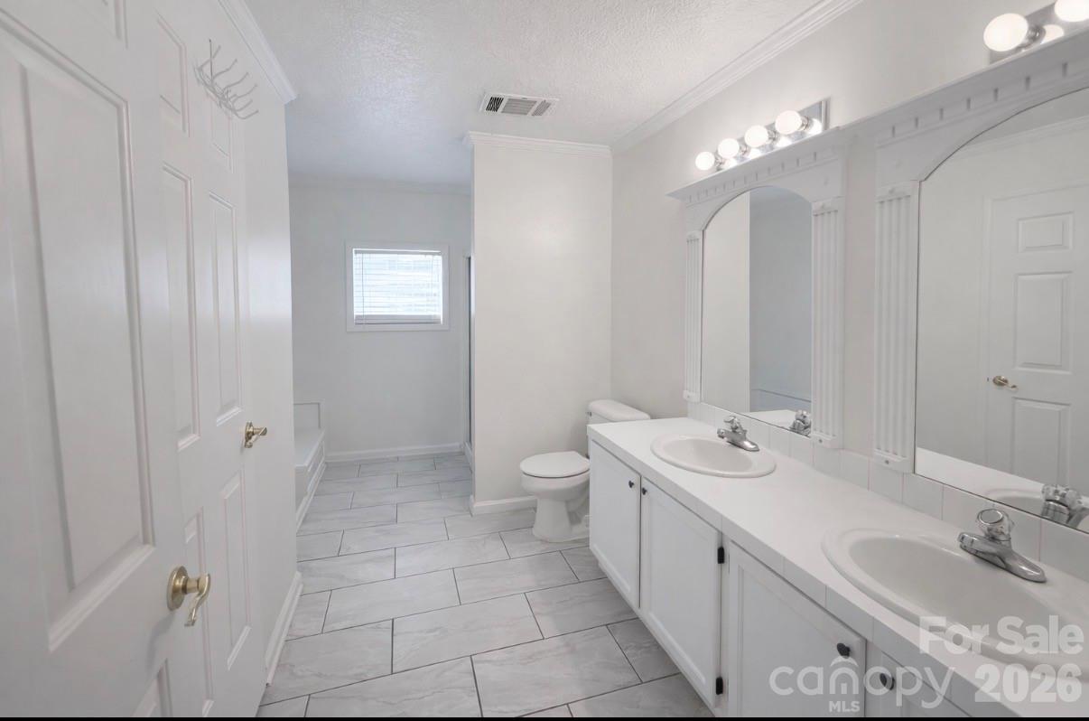 805 Edgewater Drive — Belmont