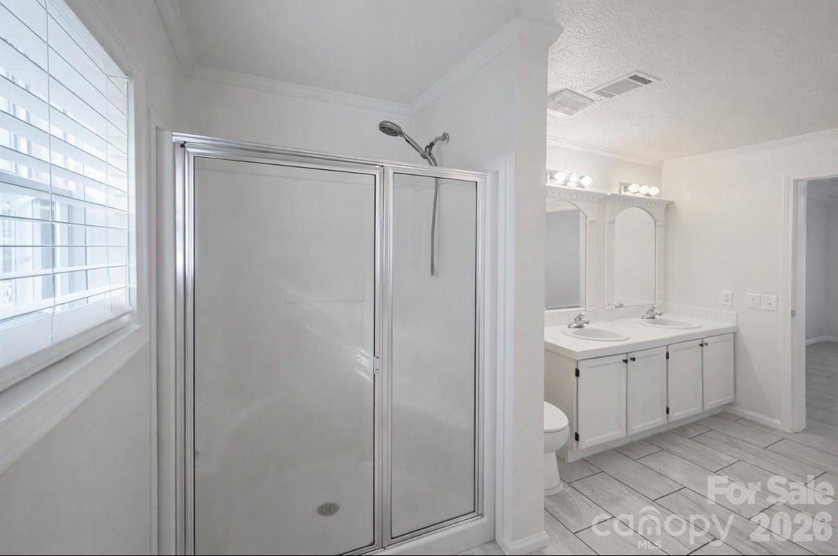 805 Edgewater Drive — Belmont