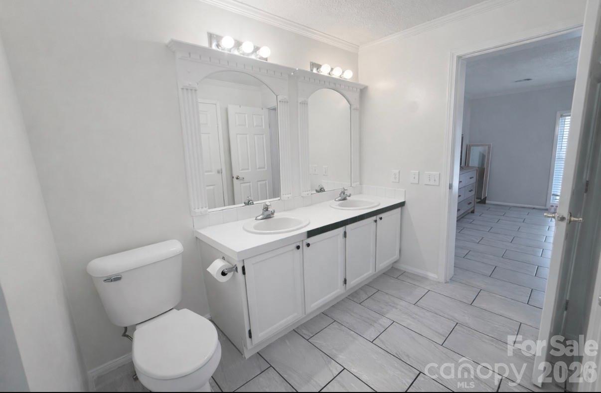 805 Edgewater Drive — Belmont