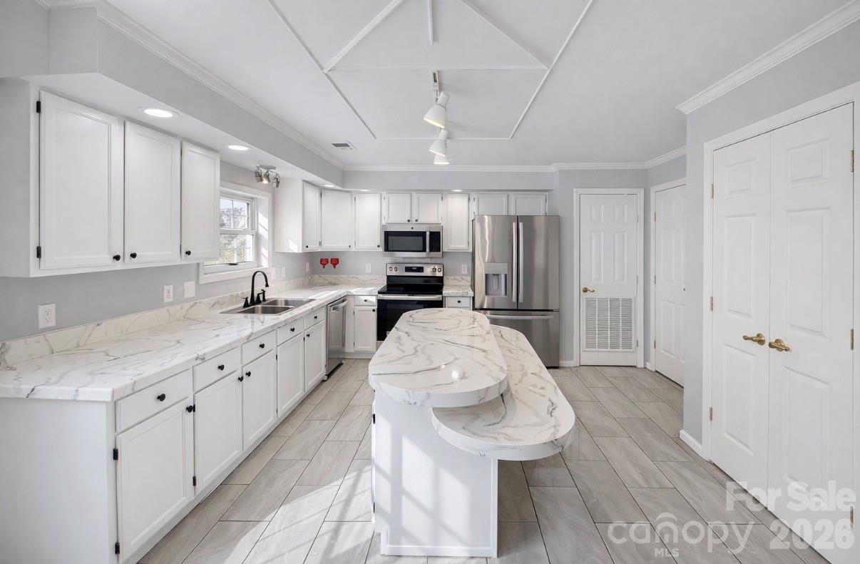 805 Edgewater Drive — Belmont