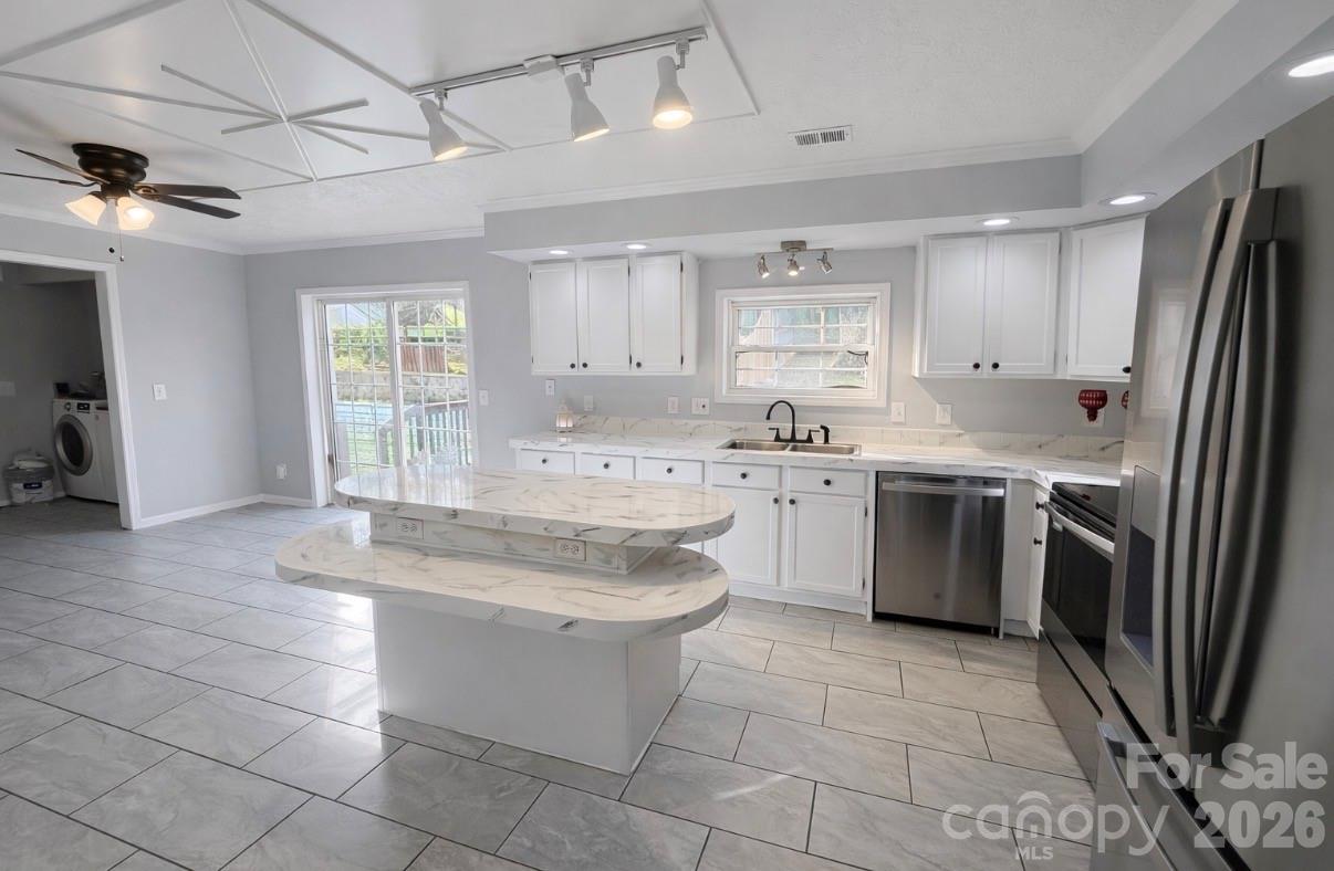 805 Edgewater Drive — Belmont