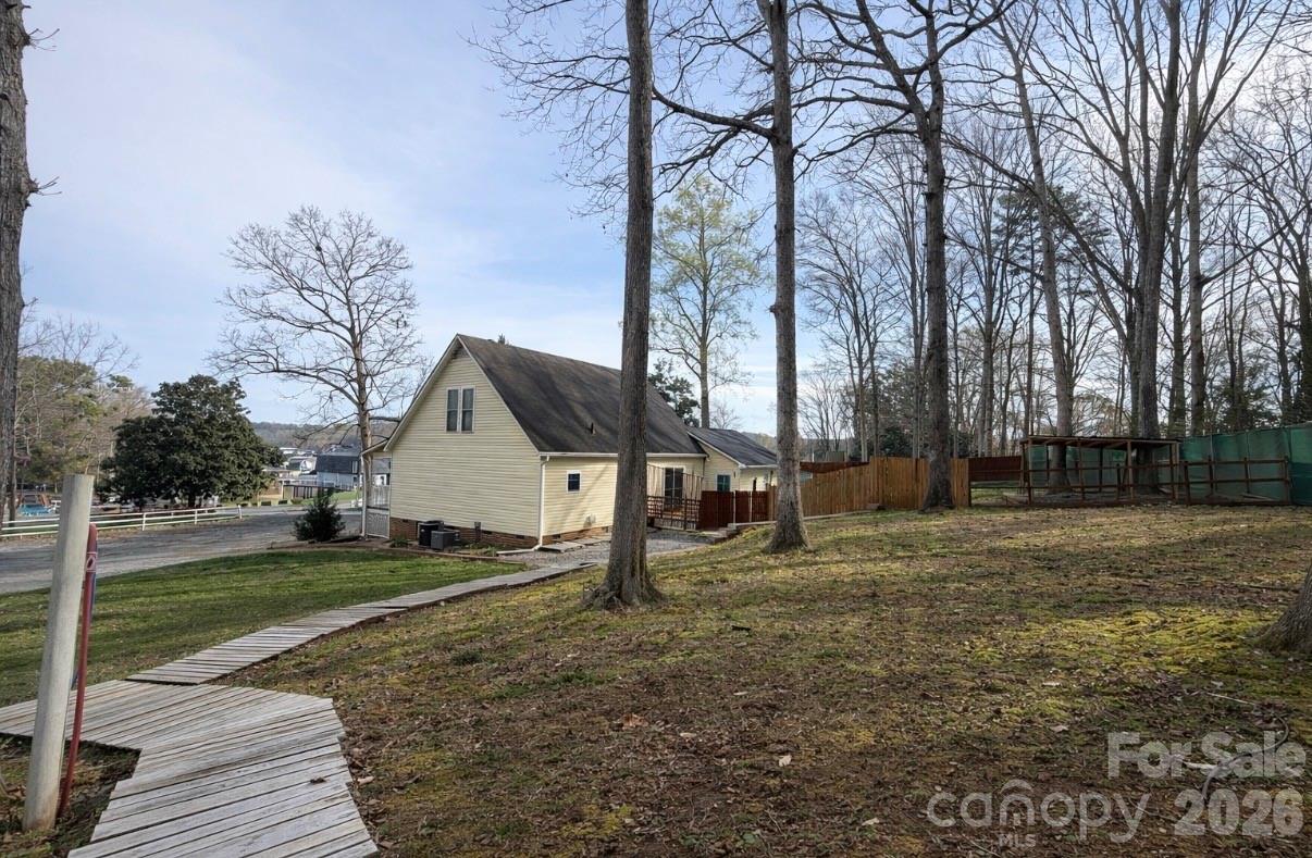 805 Edgewater Drive — Belmont